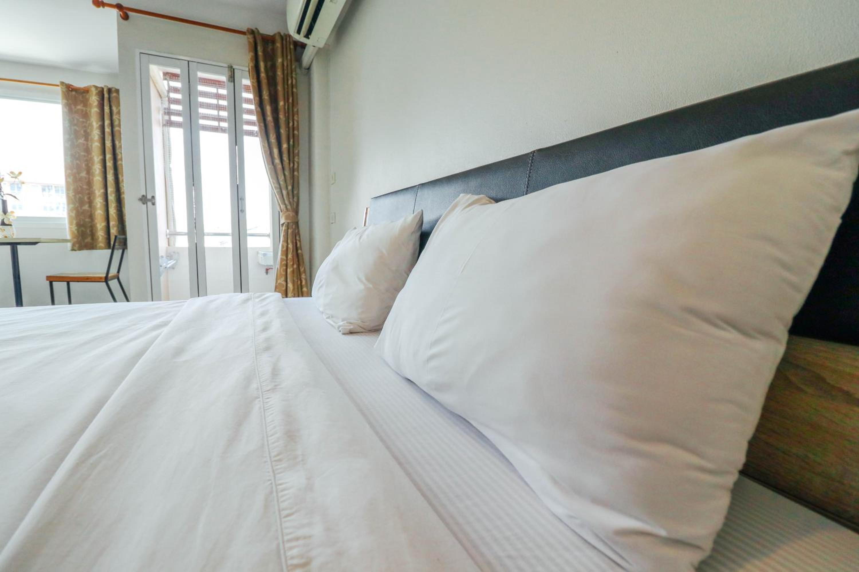 Standard Double Room - Photo 8