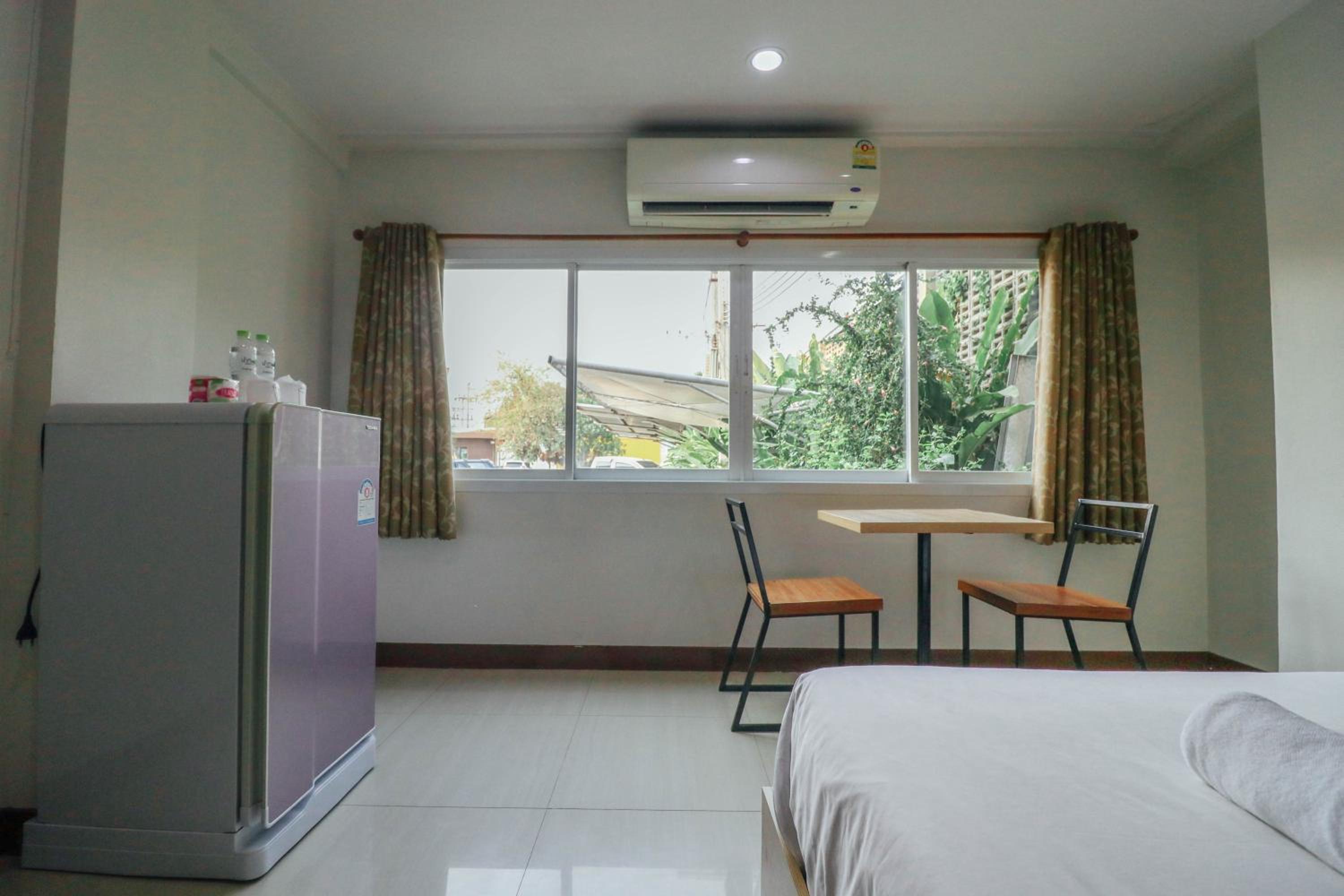 Standard Twin Room - Photo 9