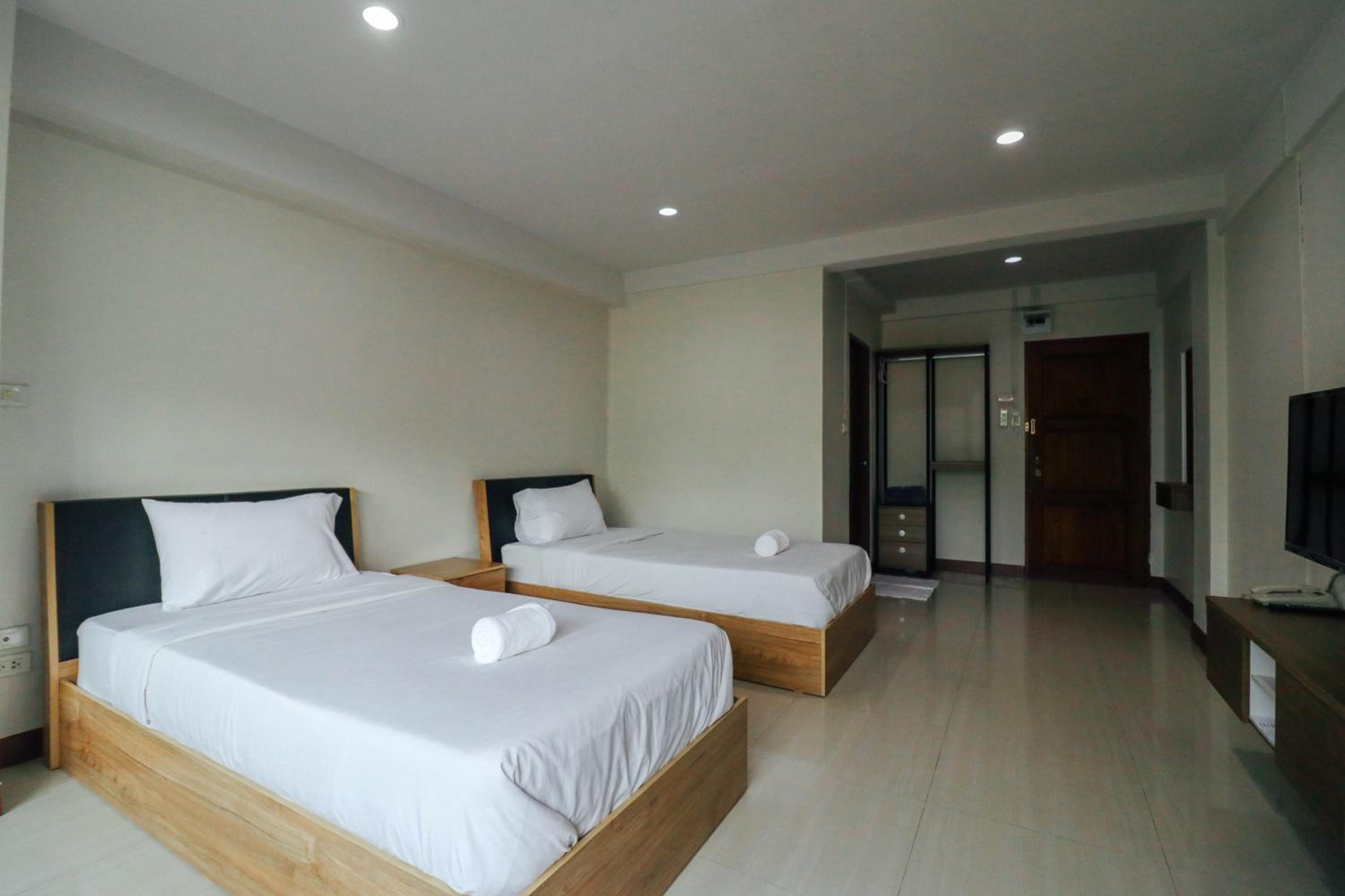 Standard Twin Room - Photo 7