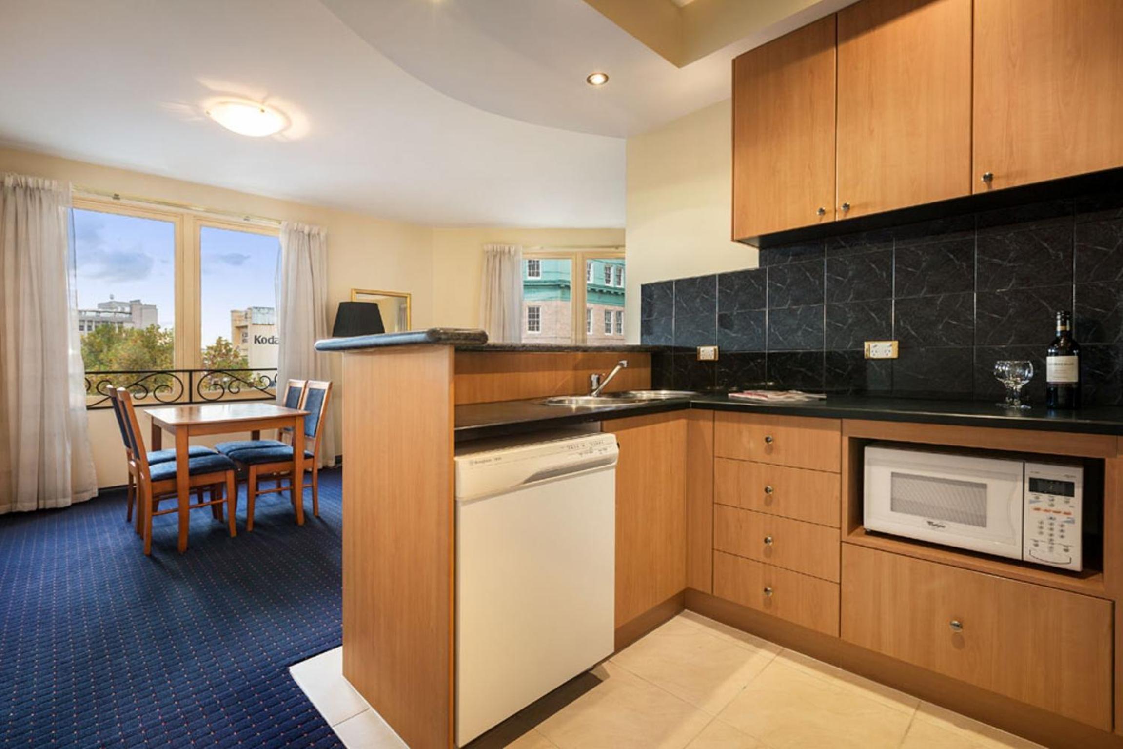 Executive Suite - Photo 4