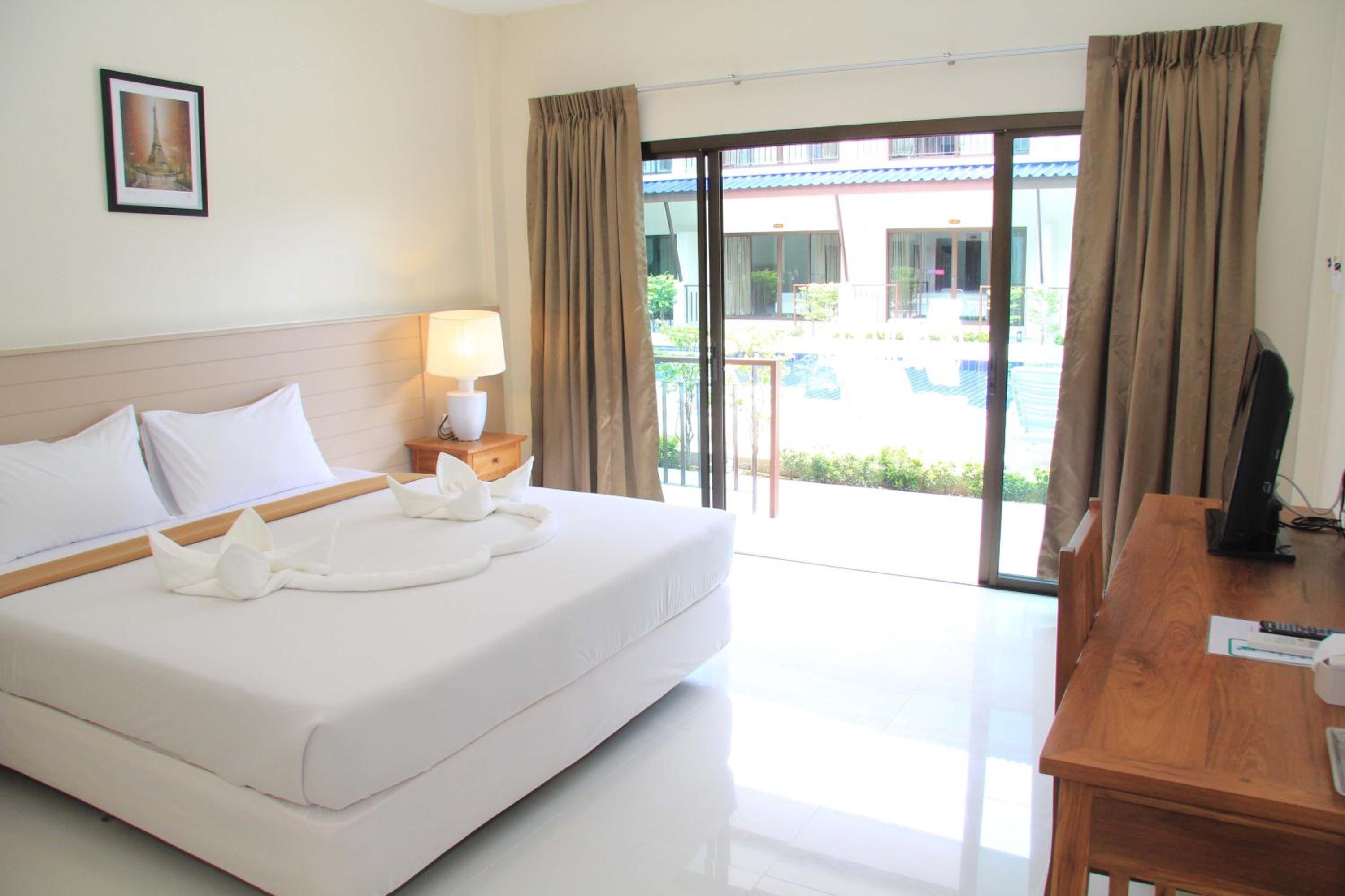  Double Room with Pool Access - Photo 7