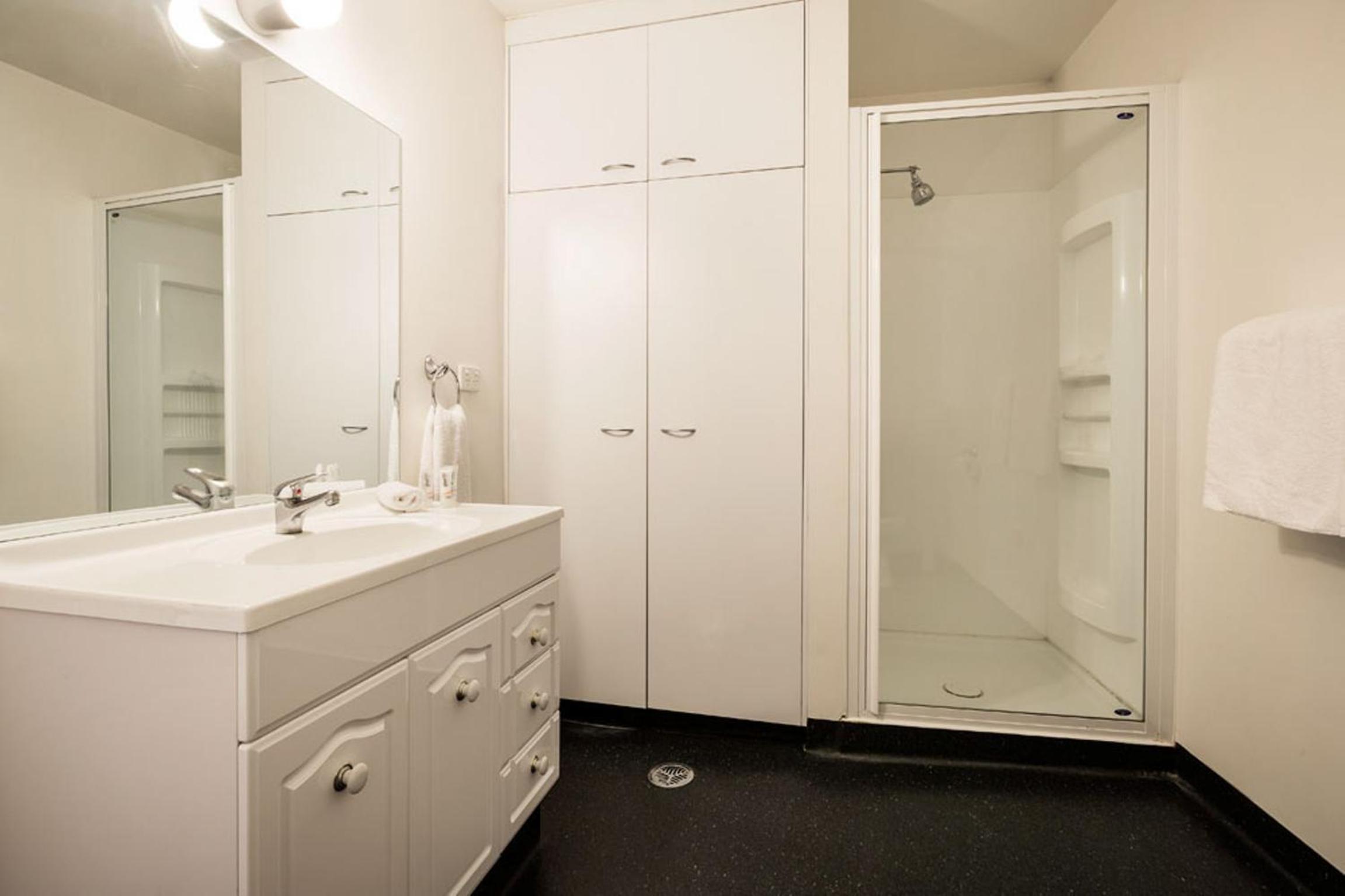 Budget Studio Apartment - Separate Building, stair access only - Photo 5