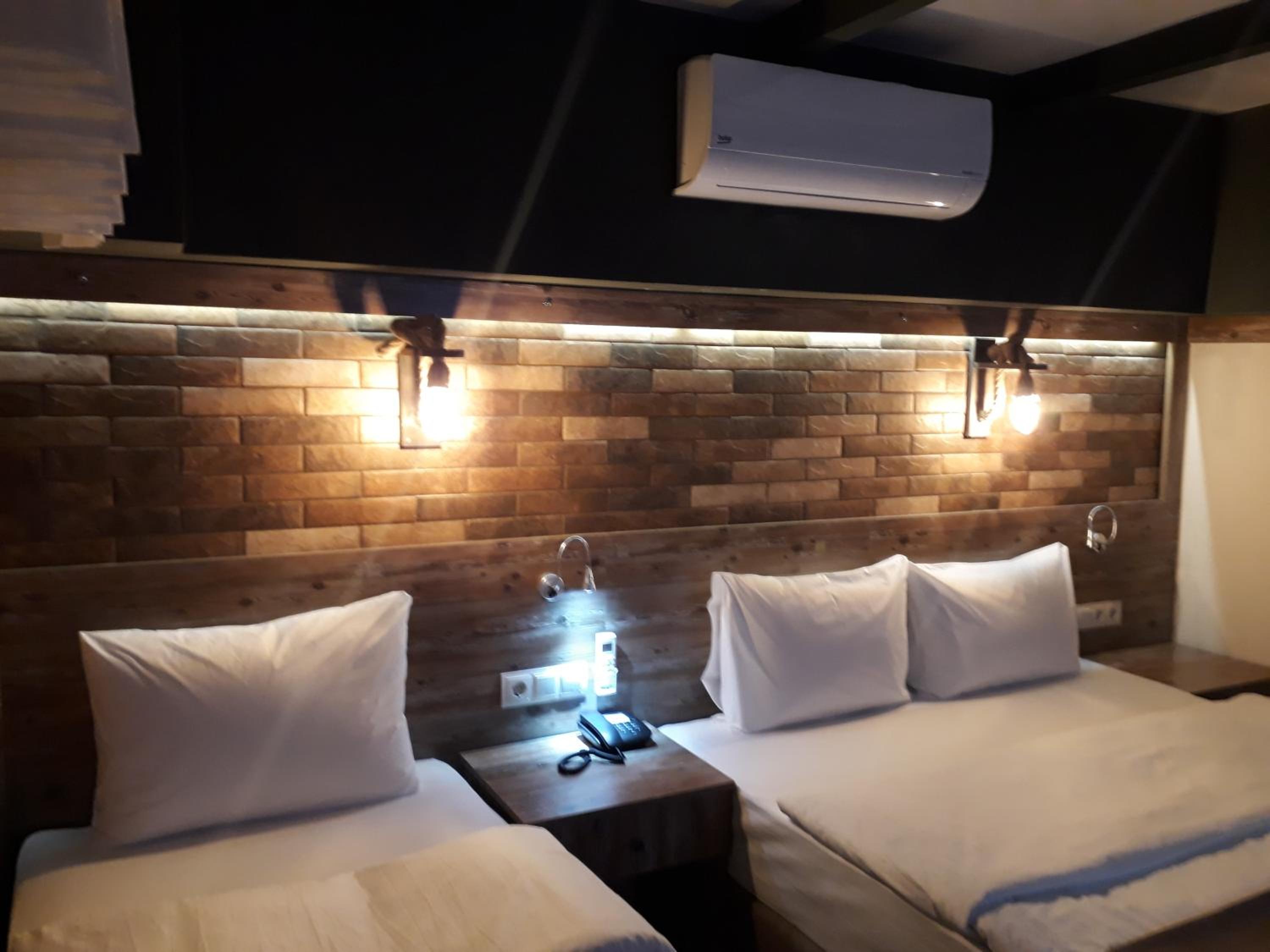 Deluxe Double or Twin Room with Balcony - Photo 12