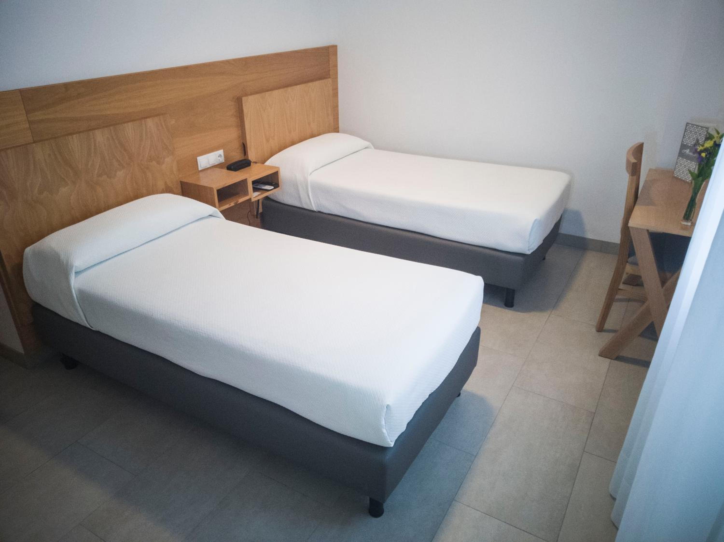 Twin Room - Photo 1