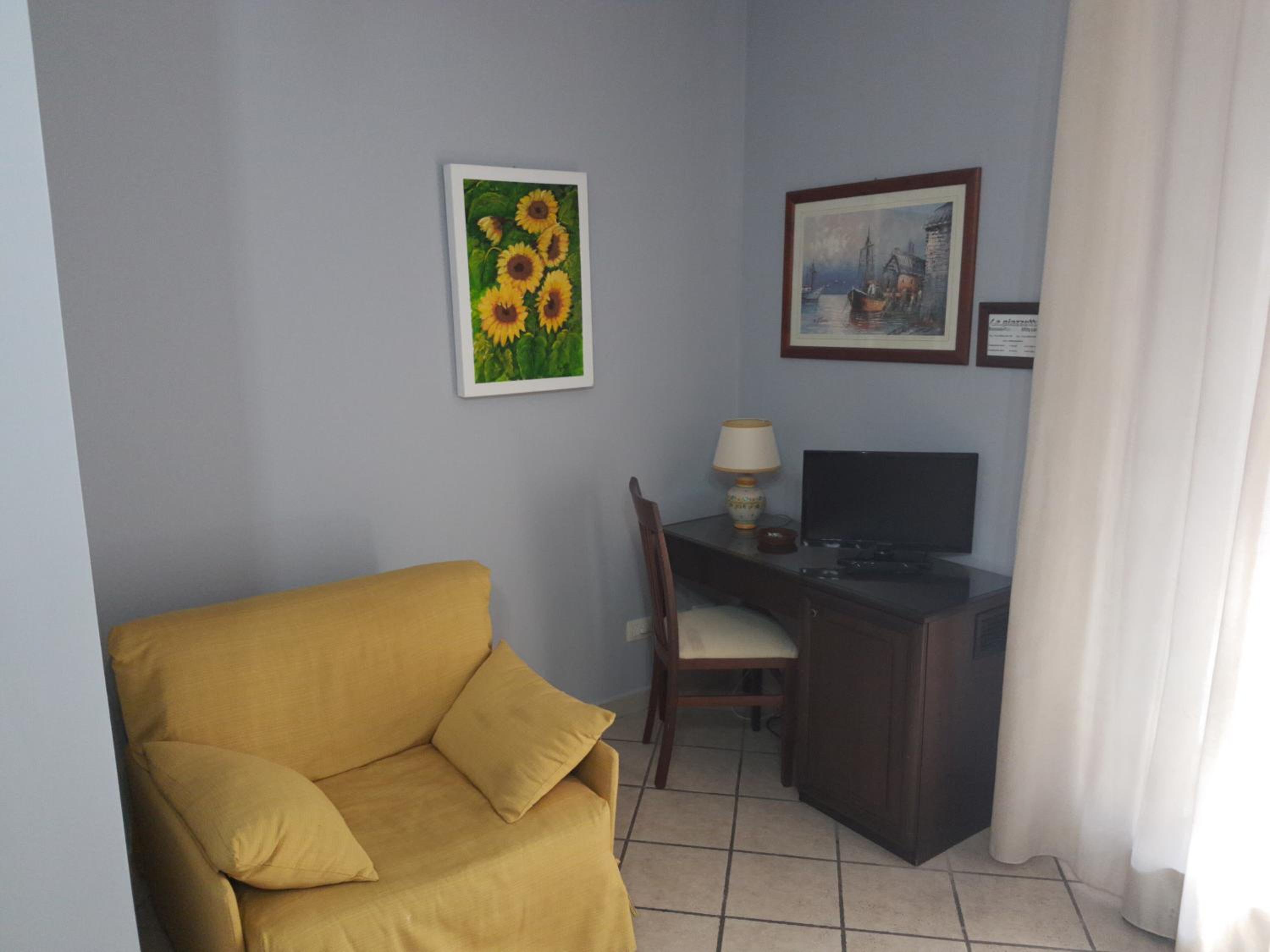 Double Room - Photo 2