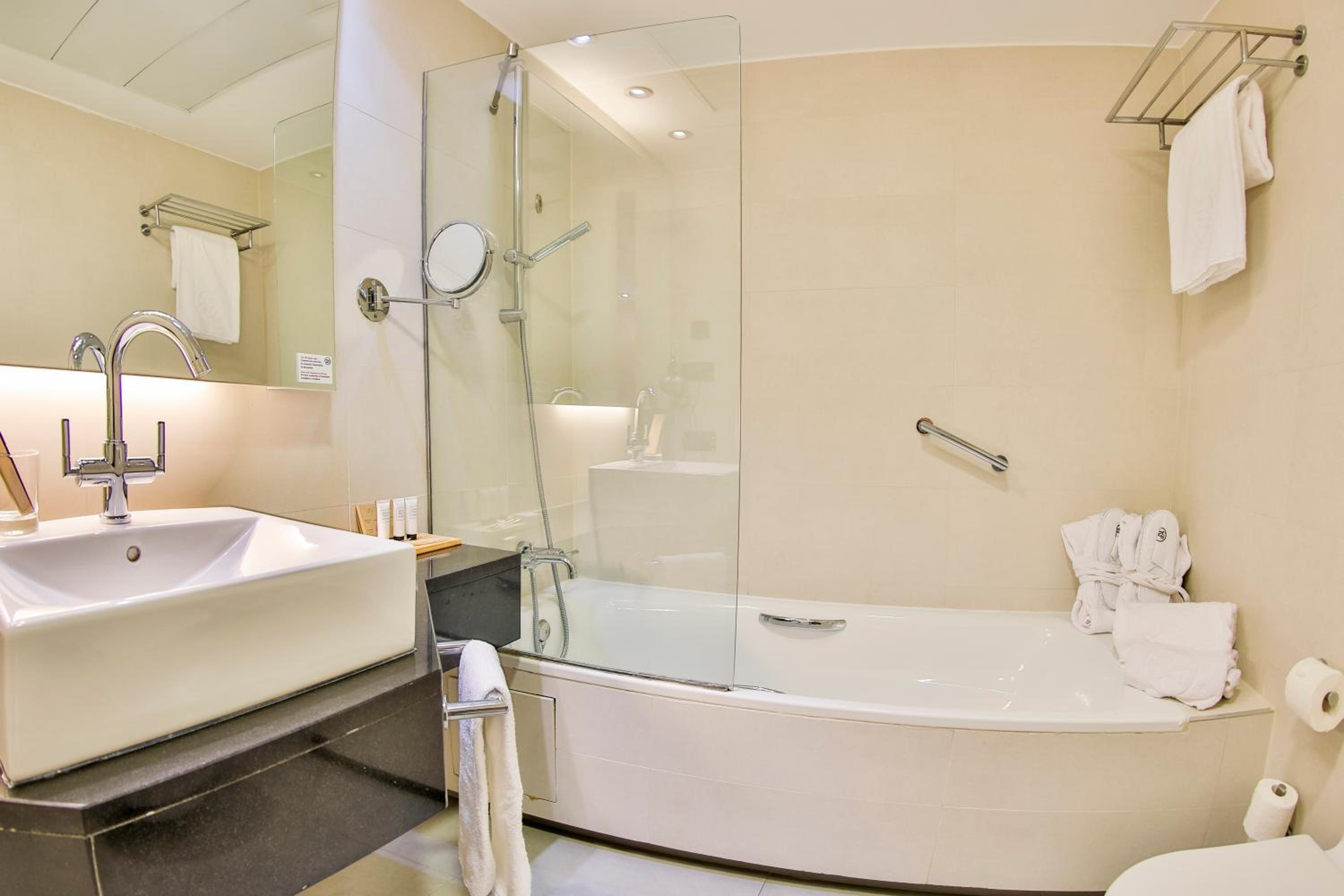 Double or Twin Room with Extra Bed - Photo 4