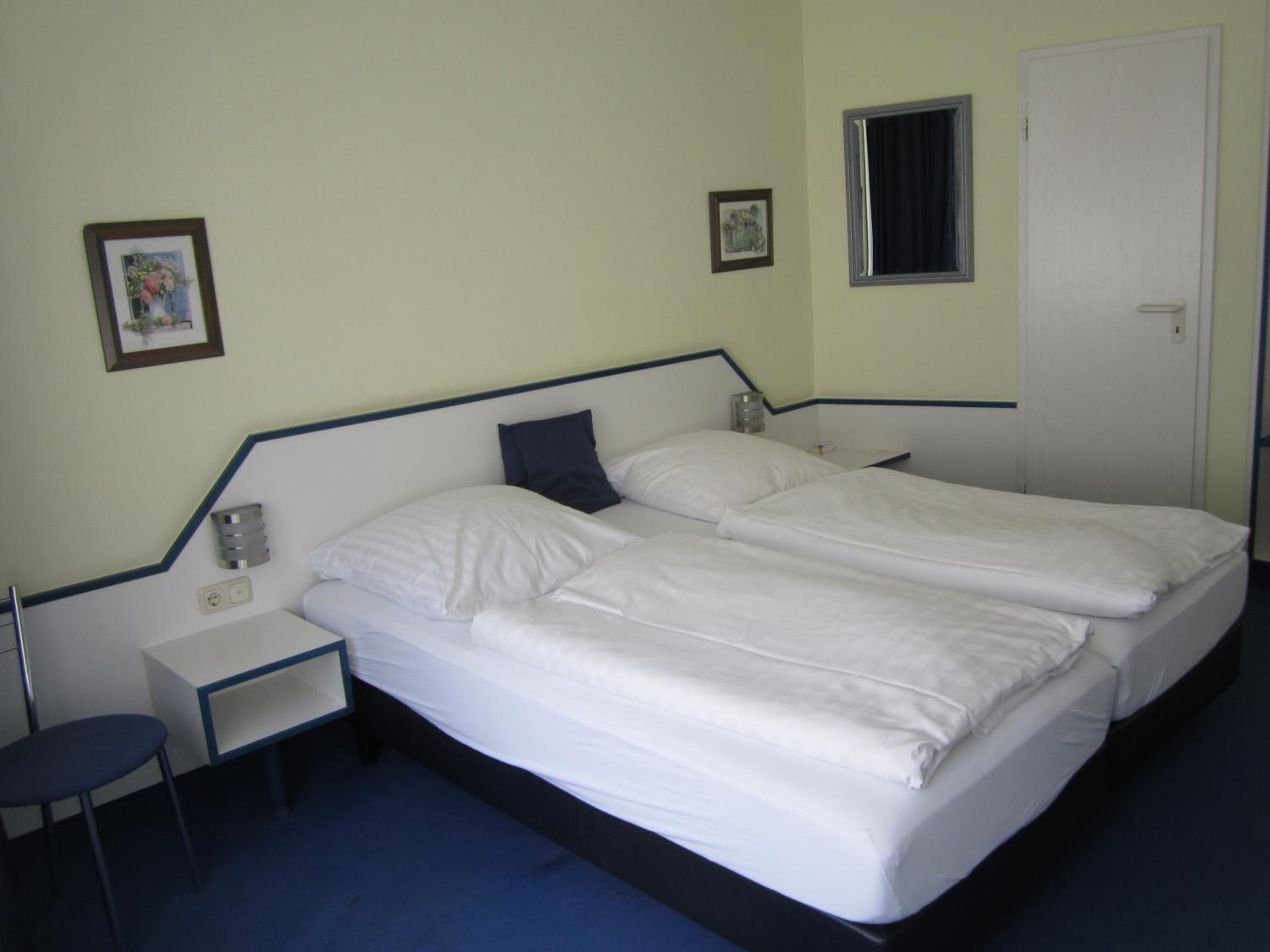Standard Twin Room - Photo 13
