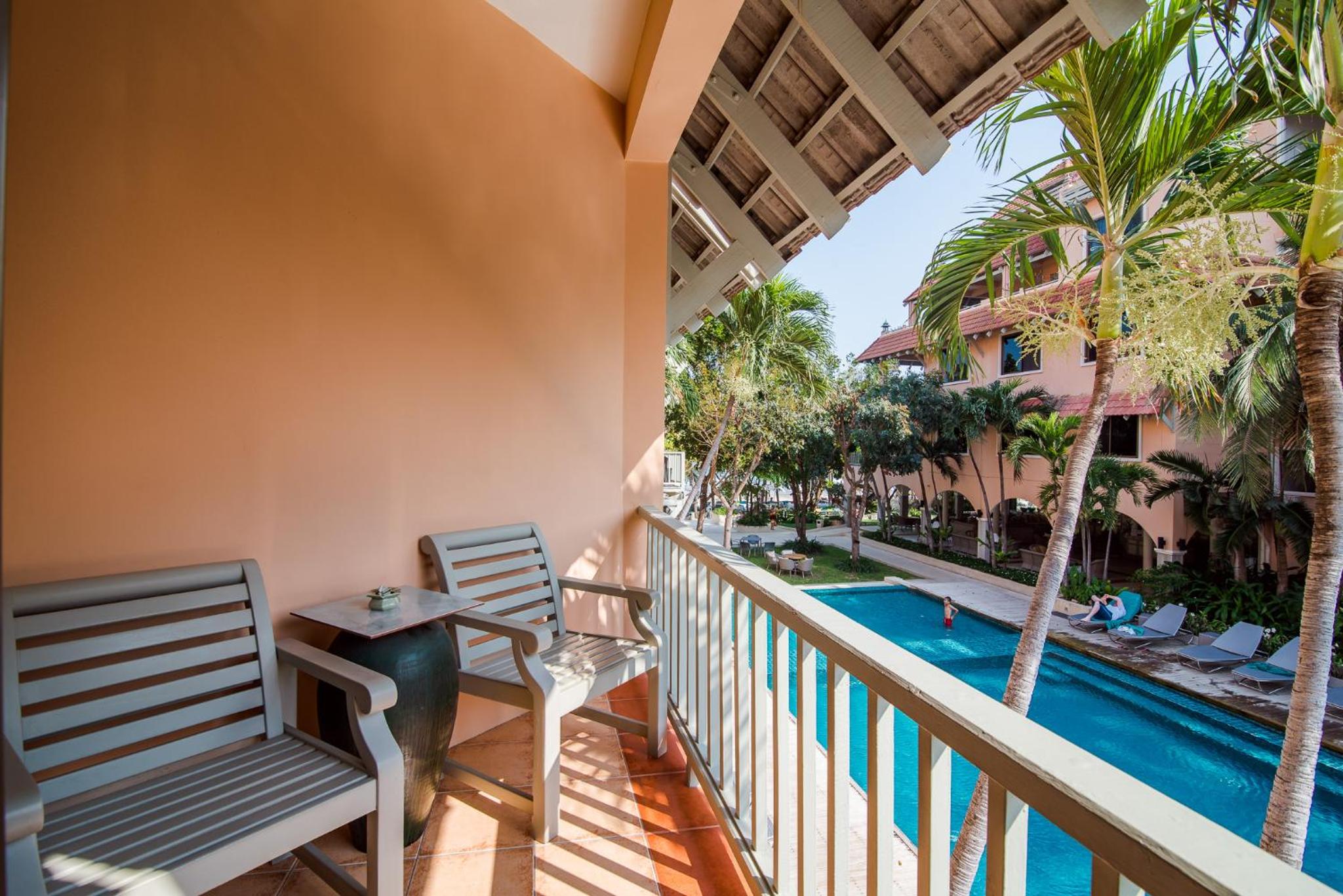 Double Room with Balcony and Pool View - Photo 2