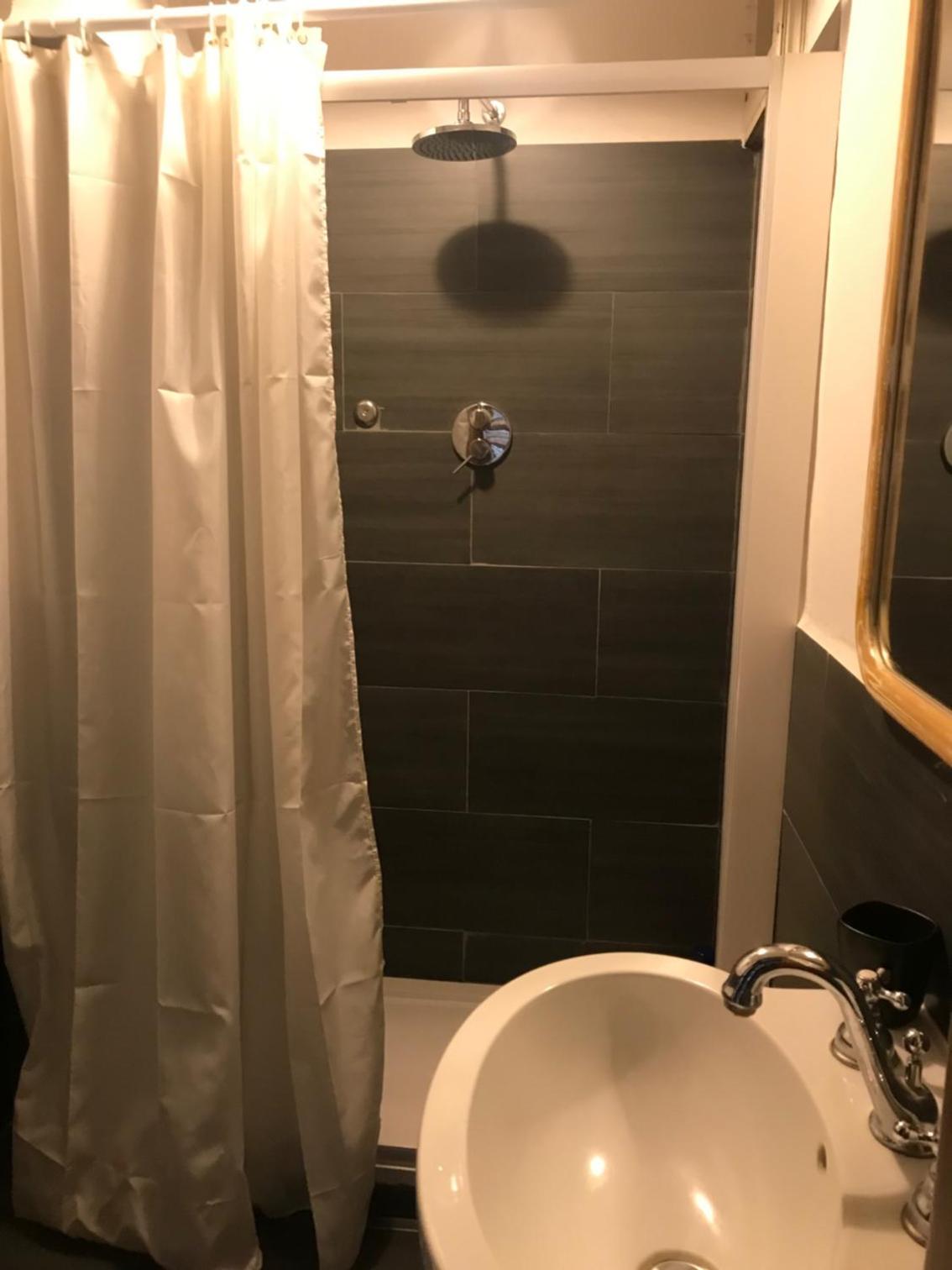 Twin Room With Private External Bathroom photo 2