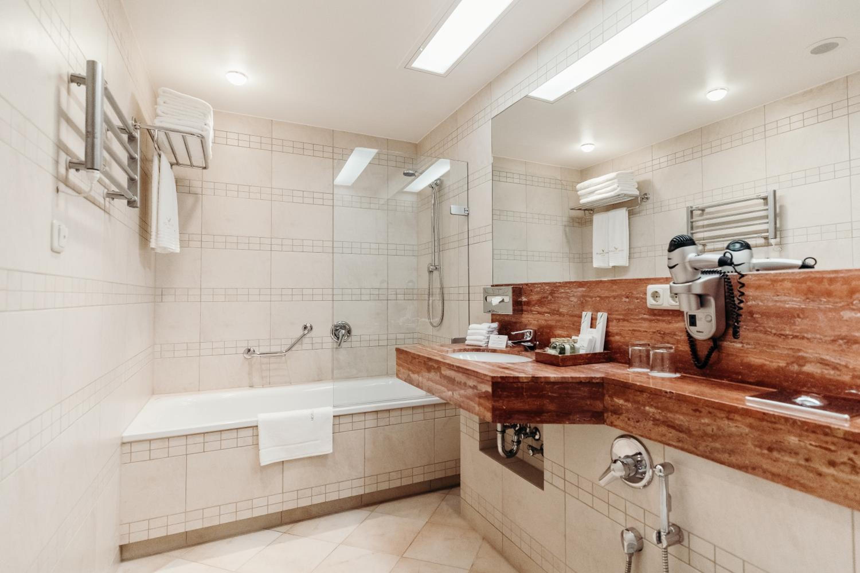 Superior Double Or Twin Room With Spa Access photo 3