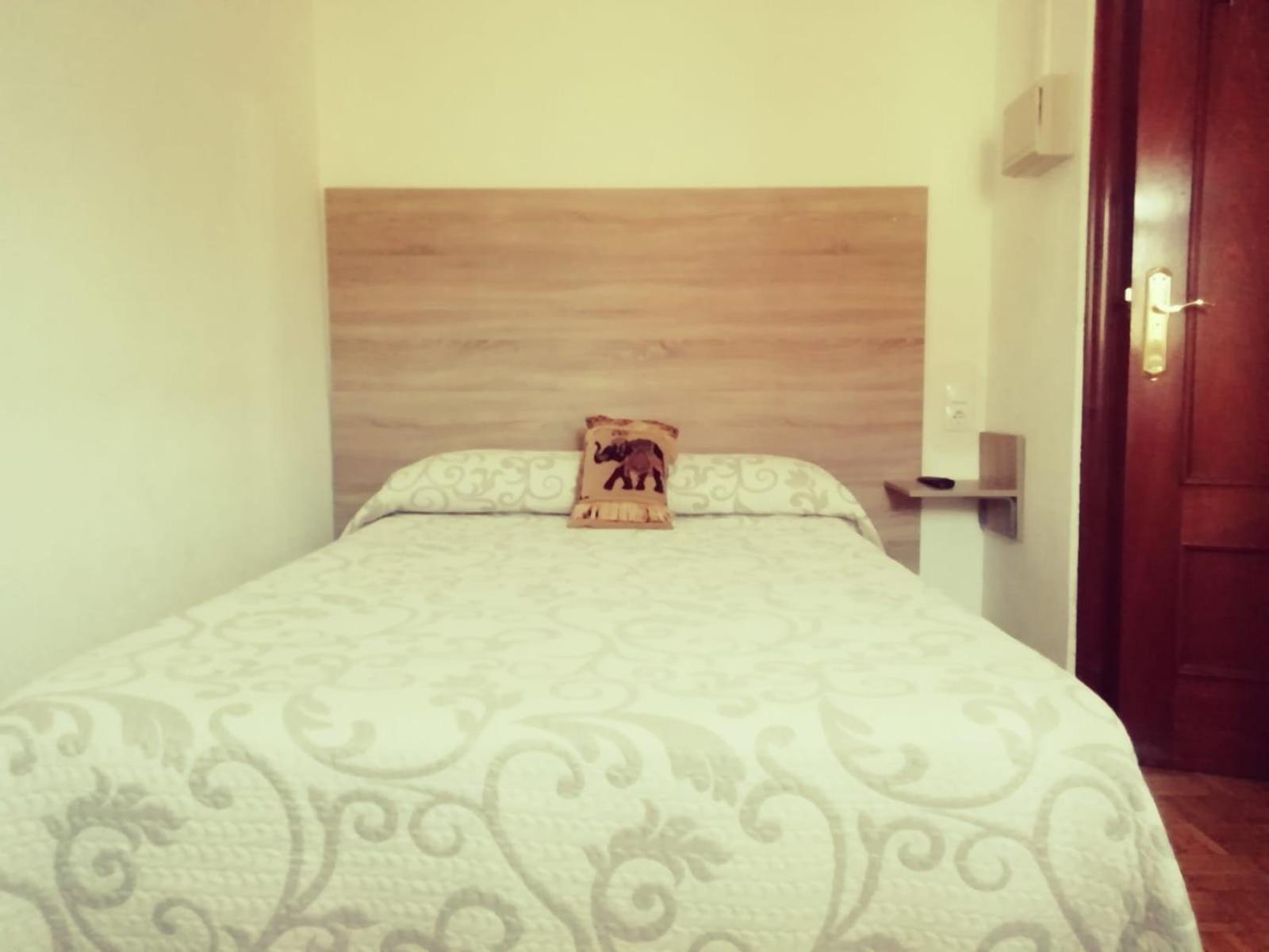 Double Room with Private Bathroom - Photo 3