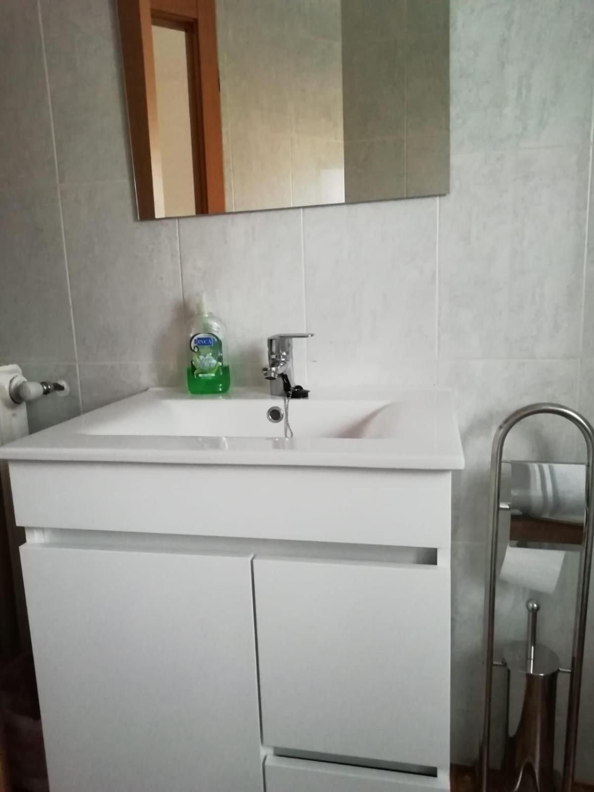 Double Room with Private Bathroom - Photo 4