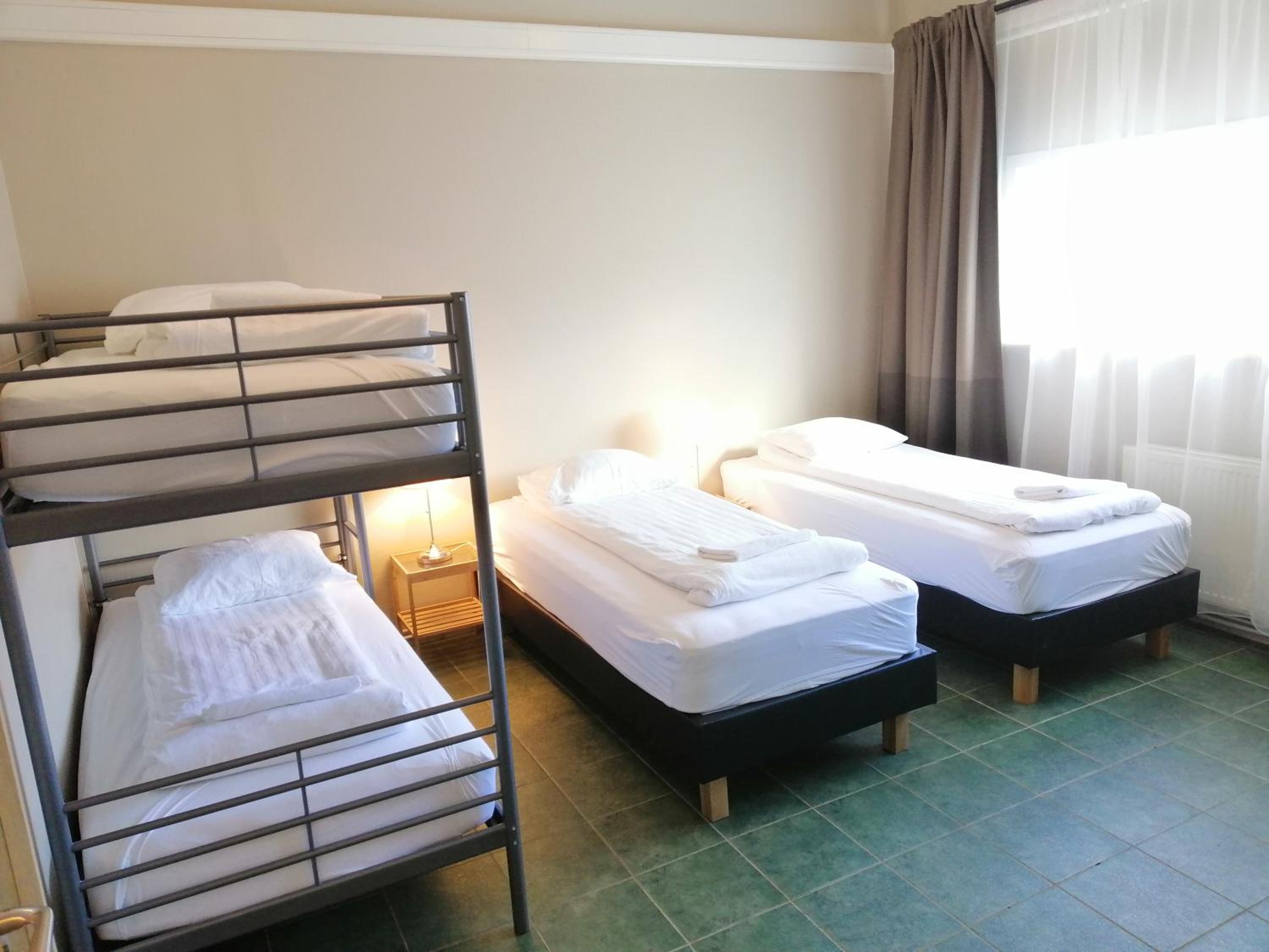 Quadruple Room with Shared Bathroom photo 3