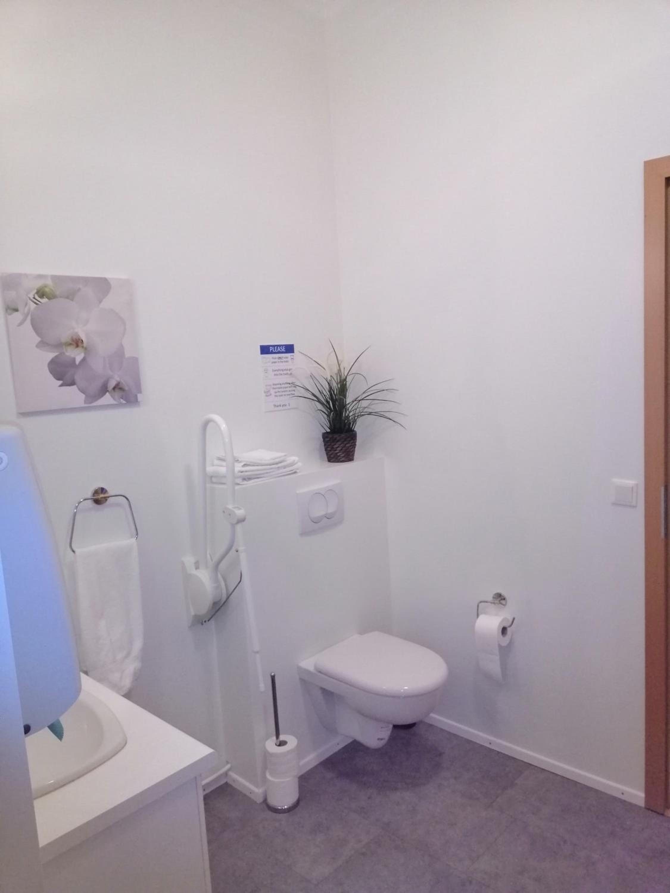 Quadruple Room with Shared Bathroom photo 2