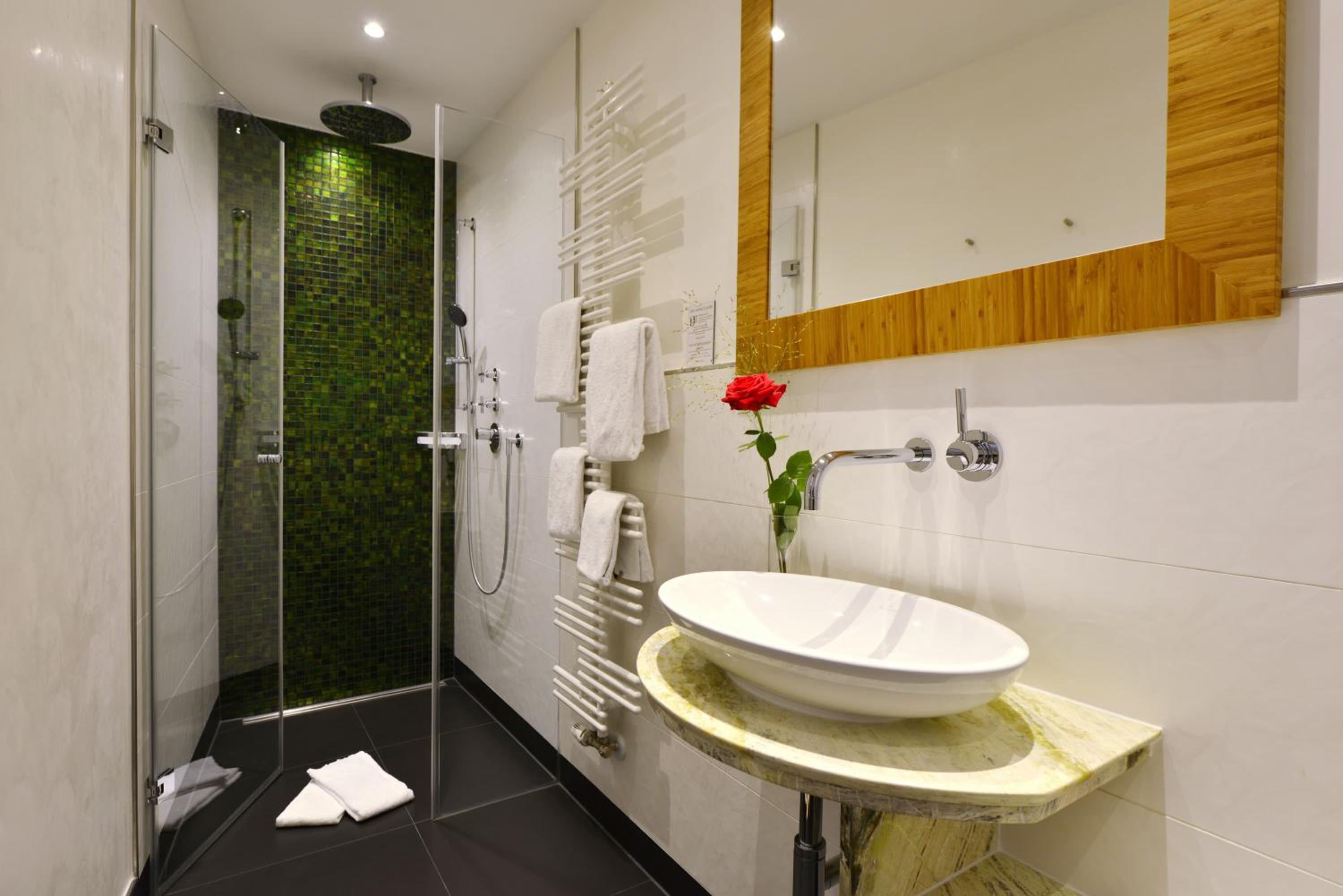Standard Double Room - Photo 13