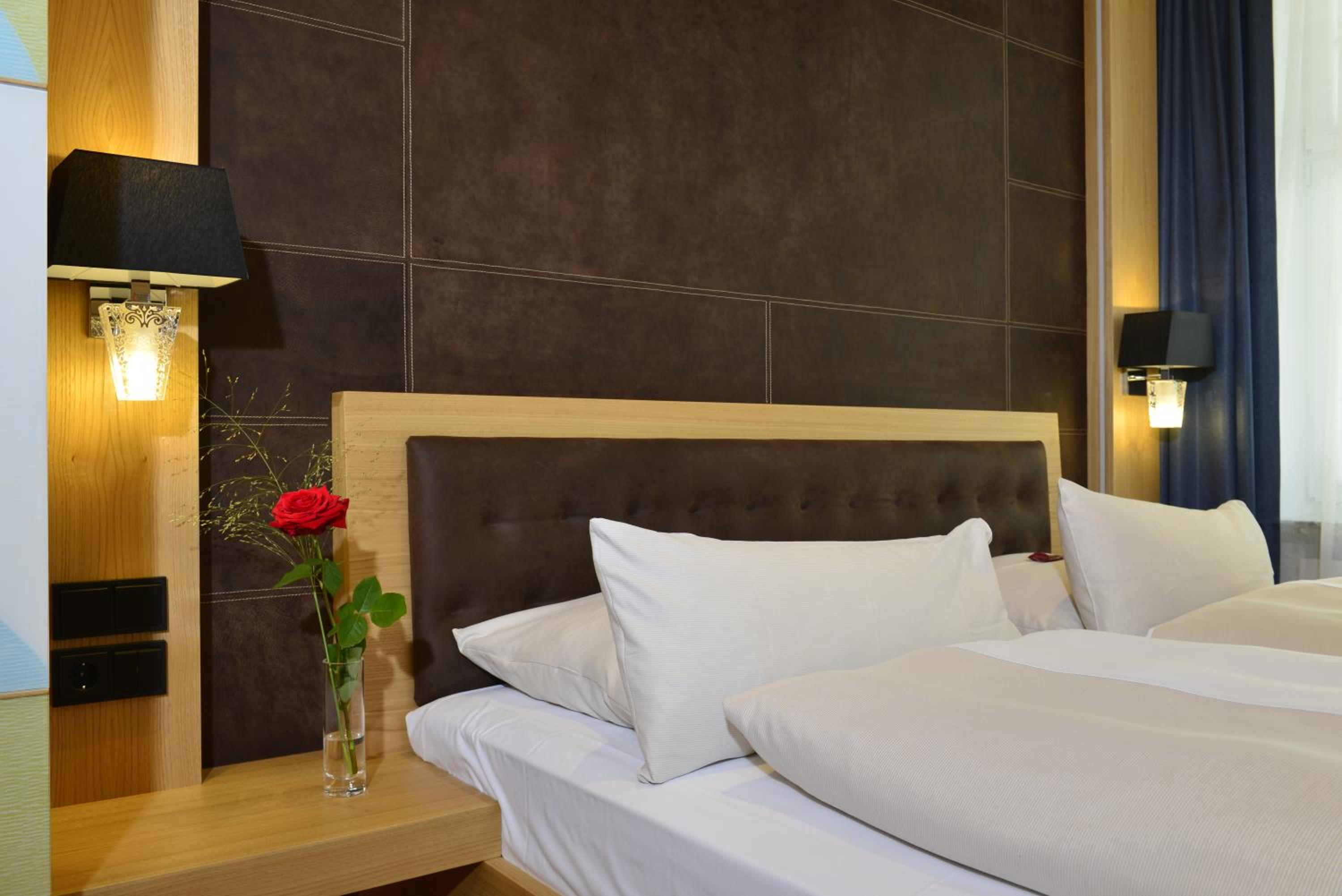 Standard Double Room - Photo 10
