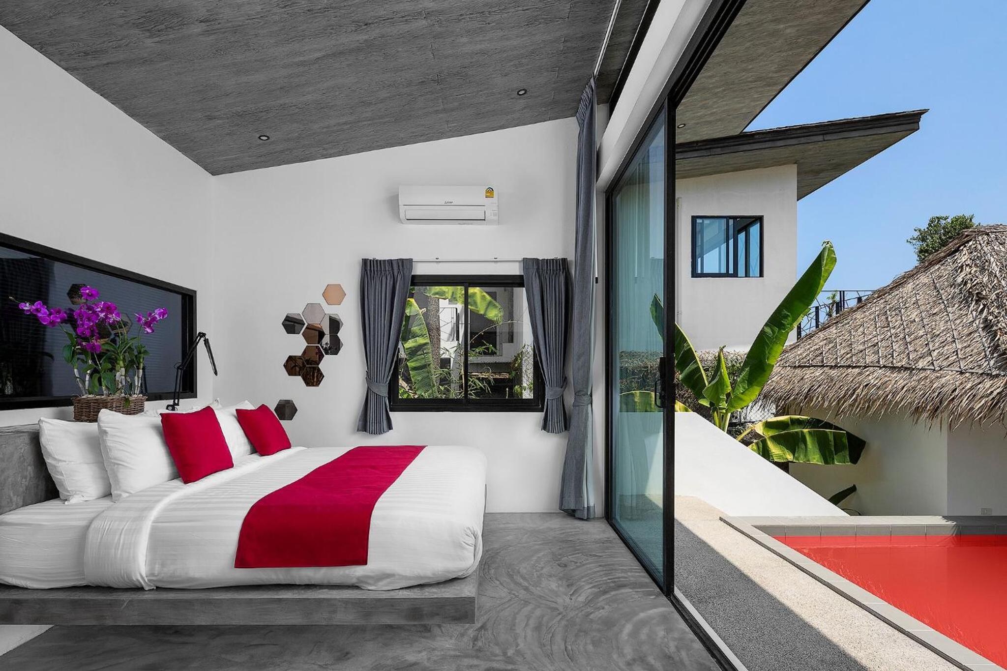 Villa Red Poppy