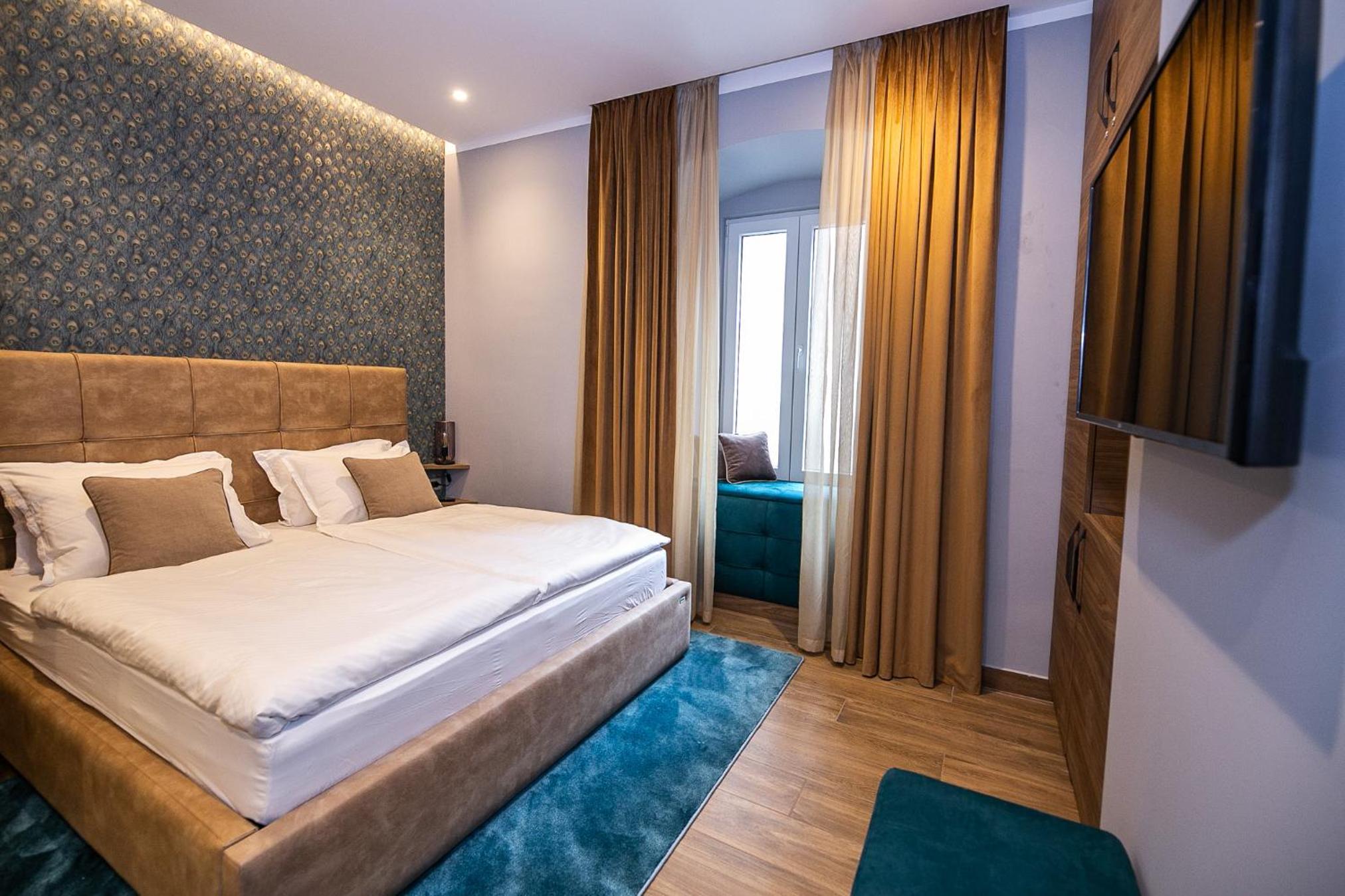 Double Room - Photo 6