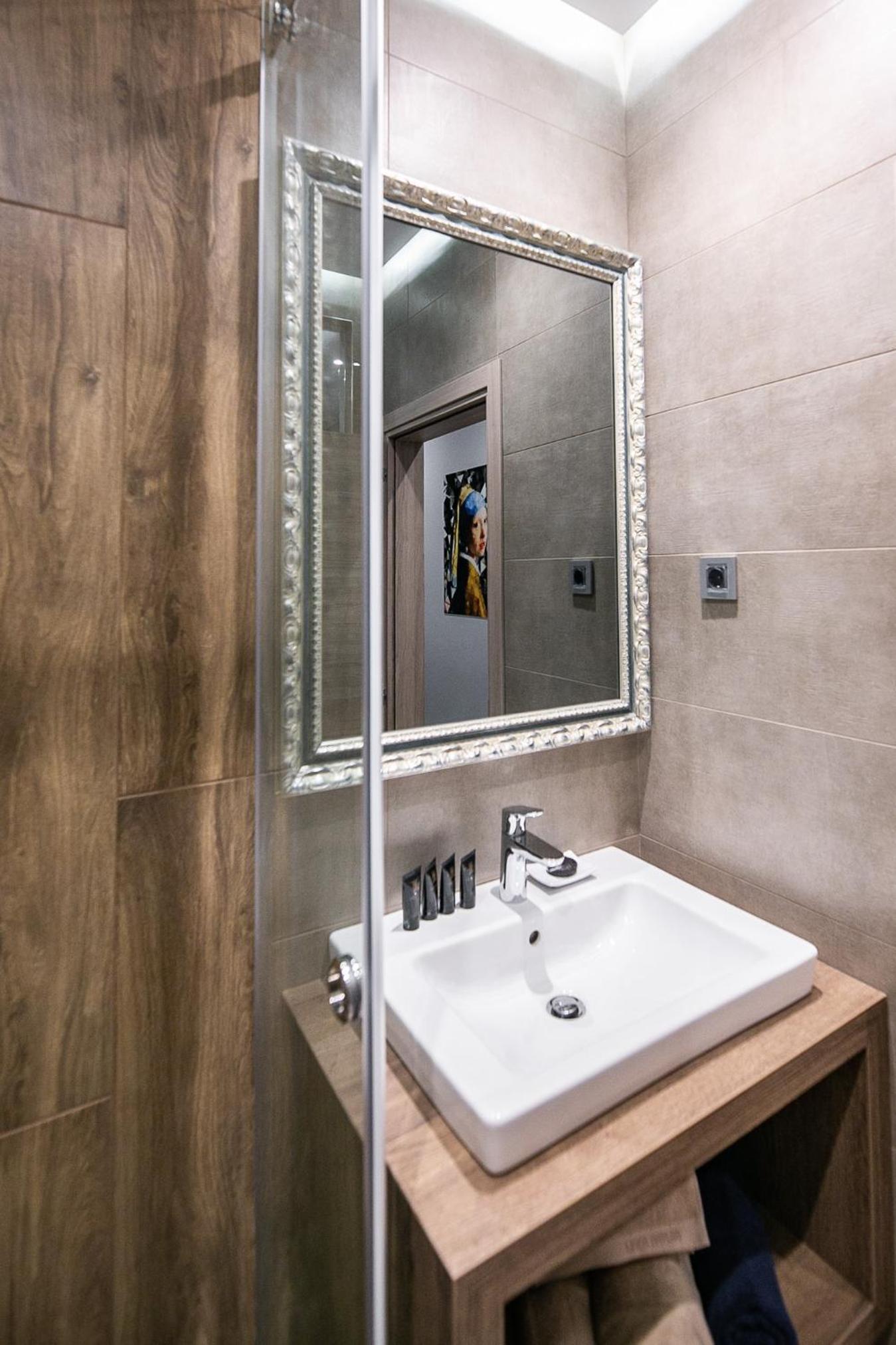 Standard Double Room - Photo 4