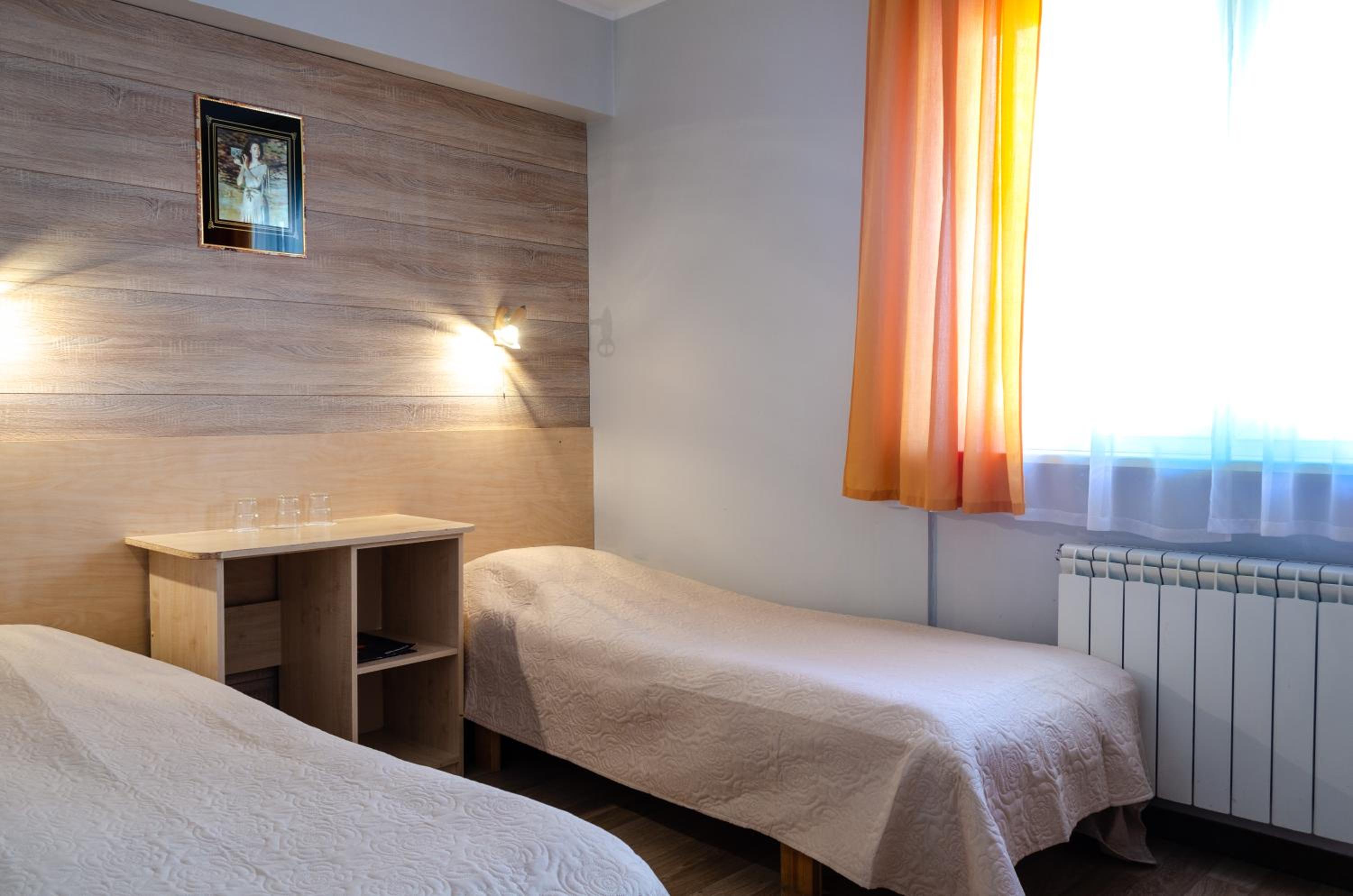 Twin Room - Photo 3