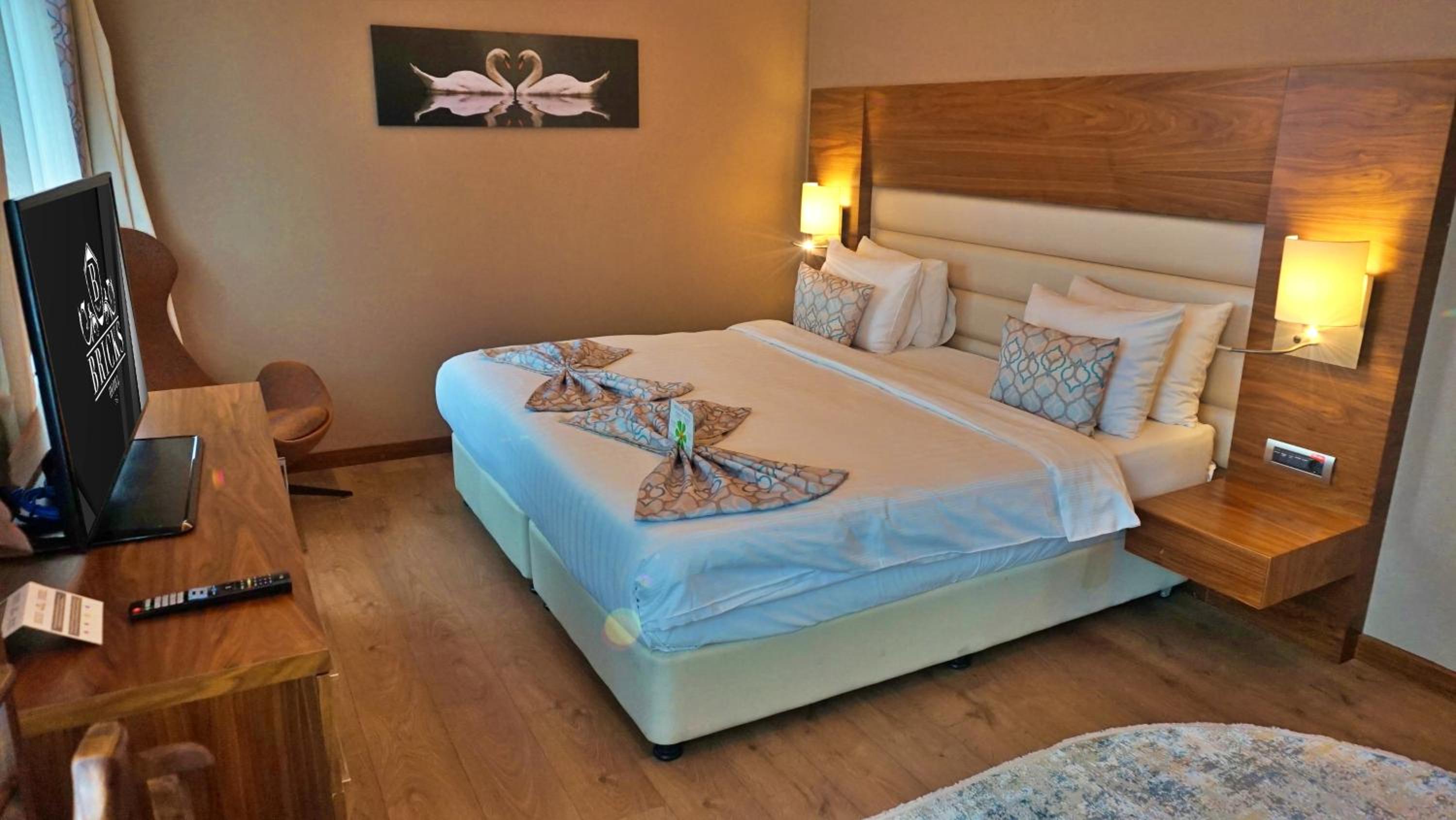 King Suite With Free Airport Transfer photo 1