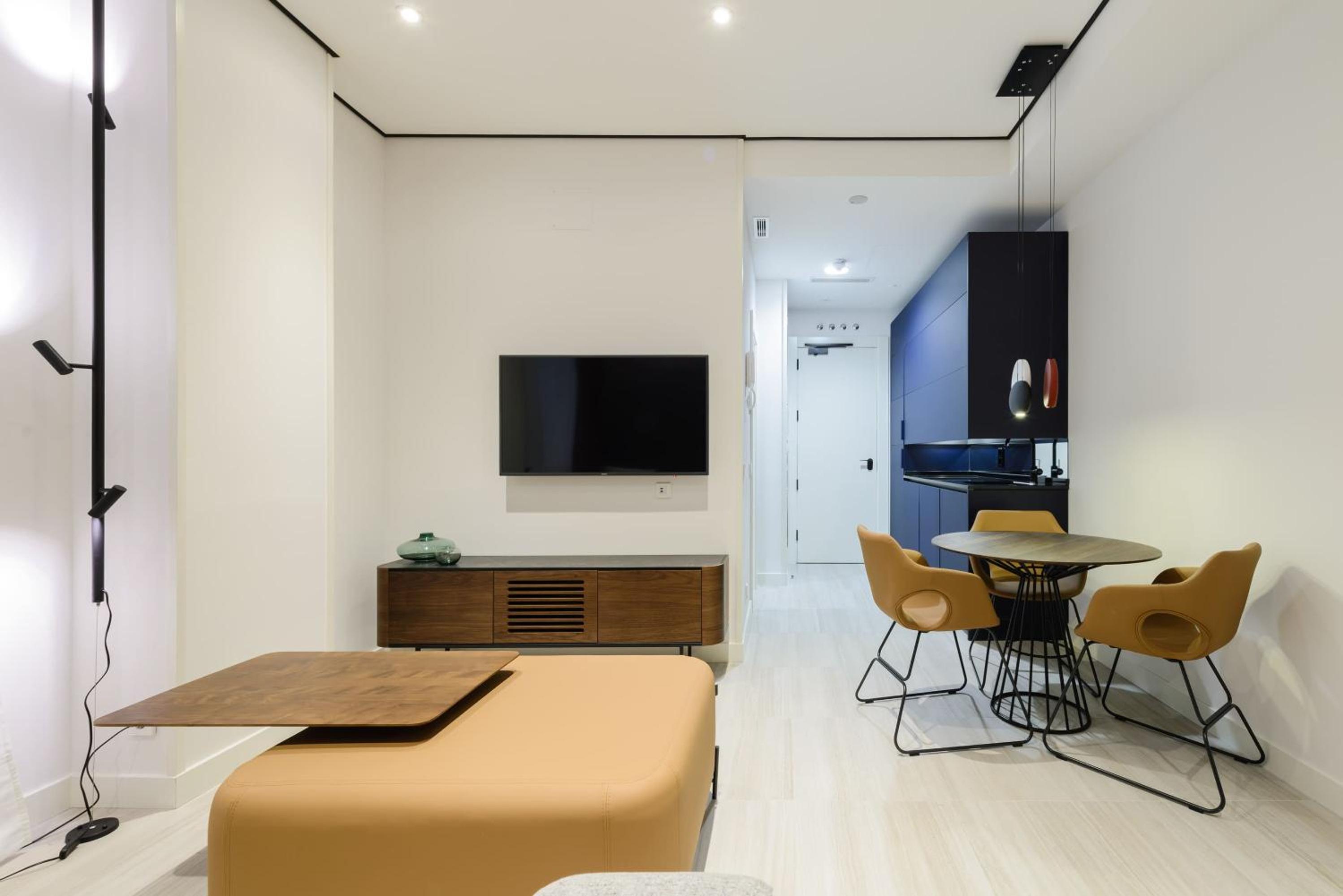 One-Bedroom Apartment - Photo 2