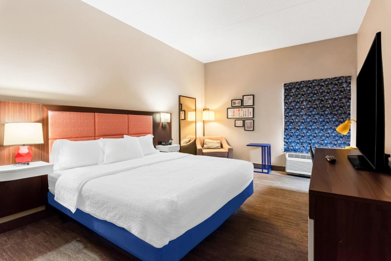King Room with King Bed - Non-Smoking