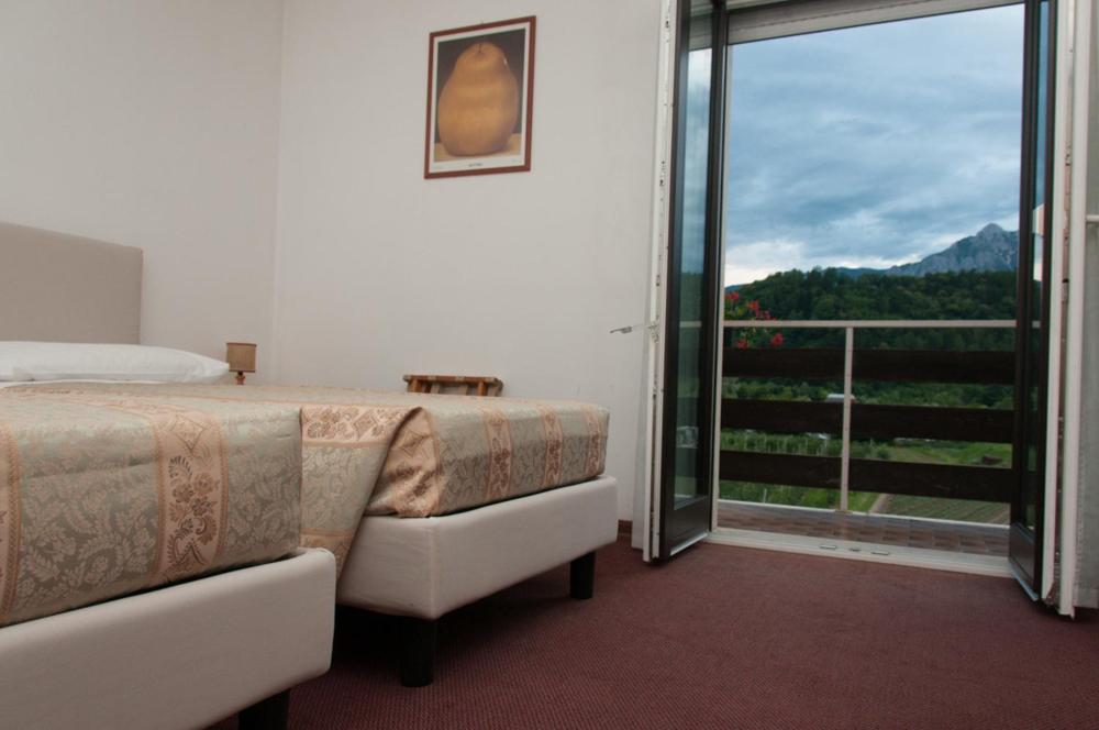 Double or Twin Room - Photo 3