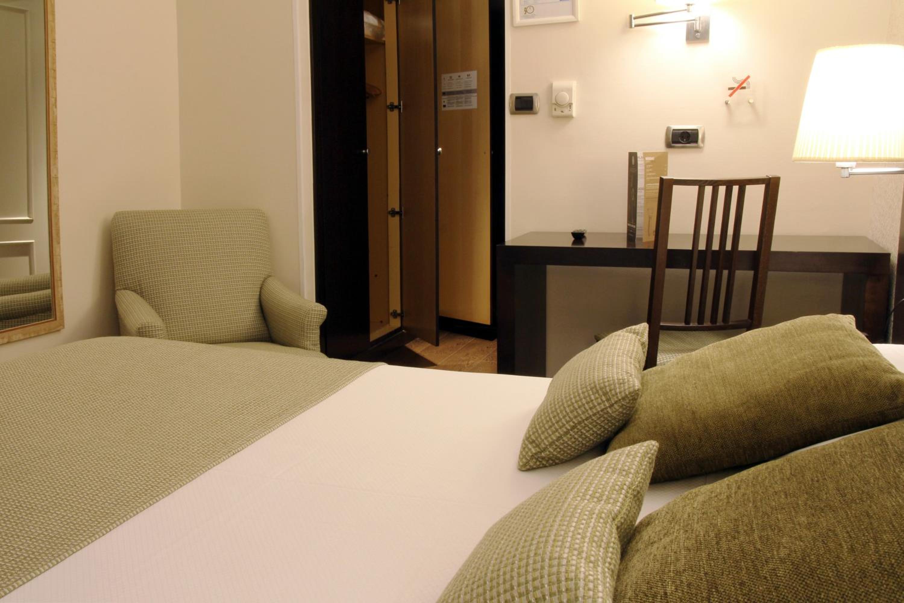Large Single Room photo 3