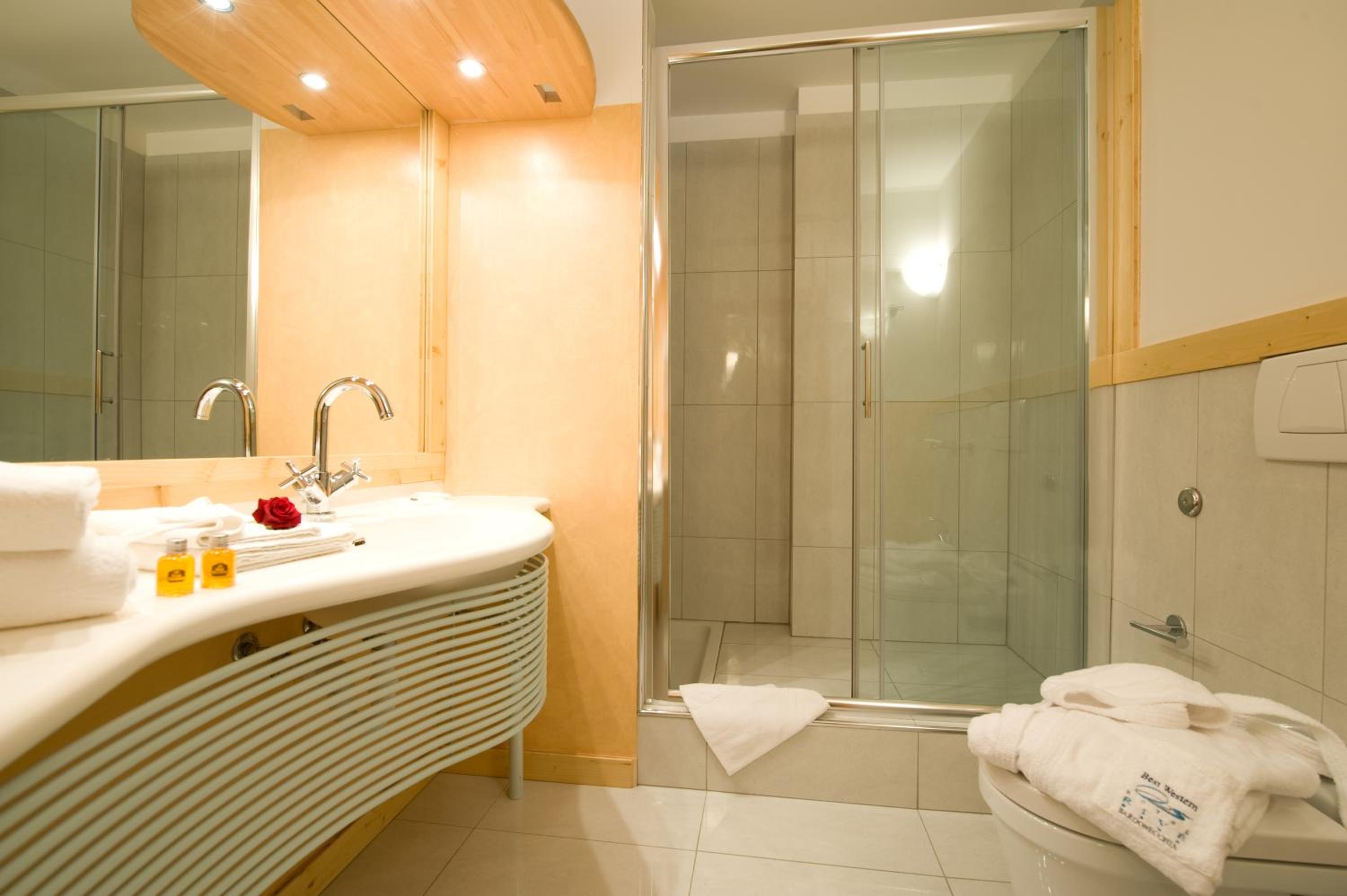 Quadruple Room with Balcony photo 3