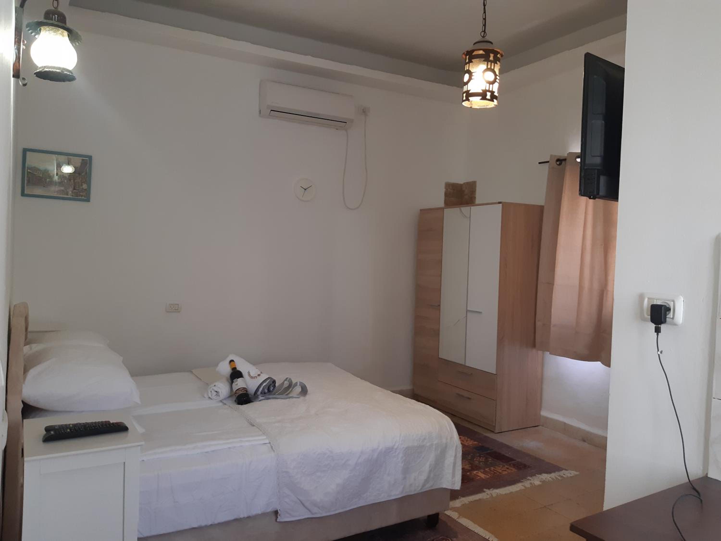 Economy Double Room - Photo 8