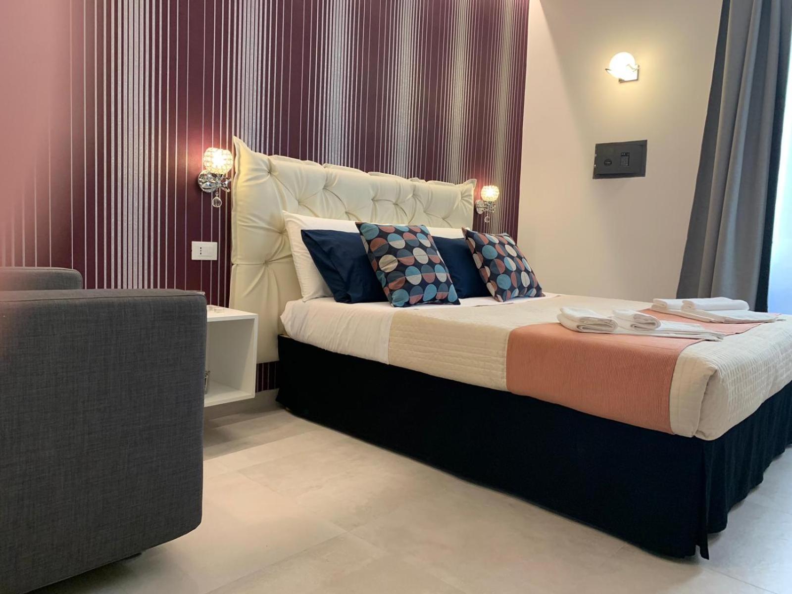 Double Room - Photo 8