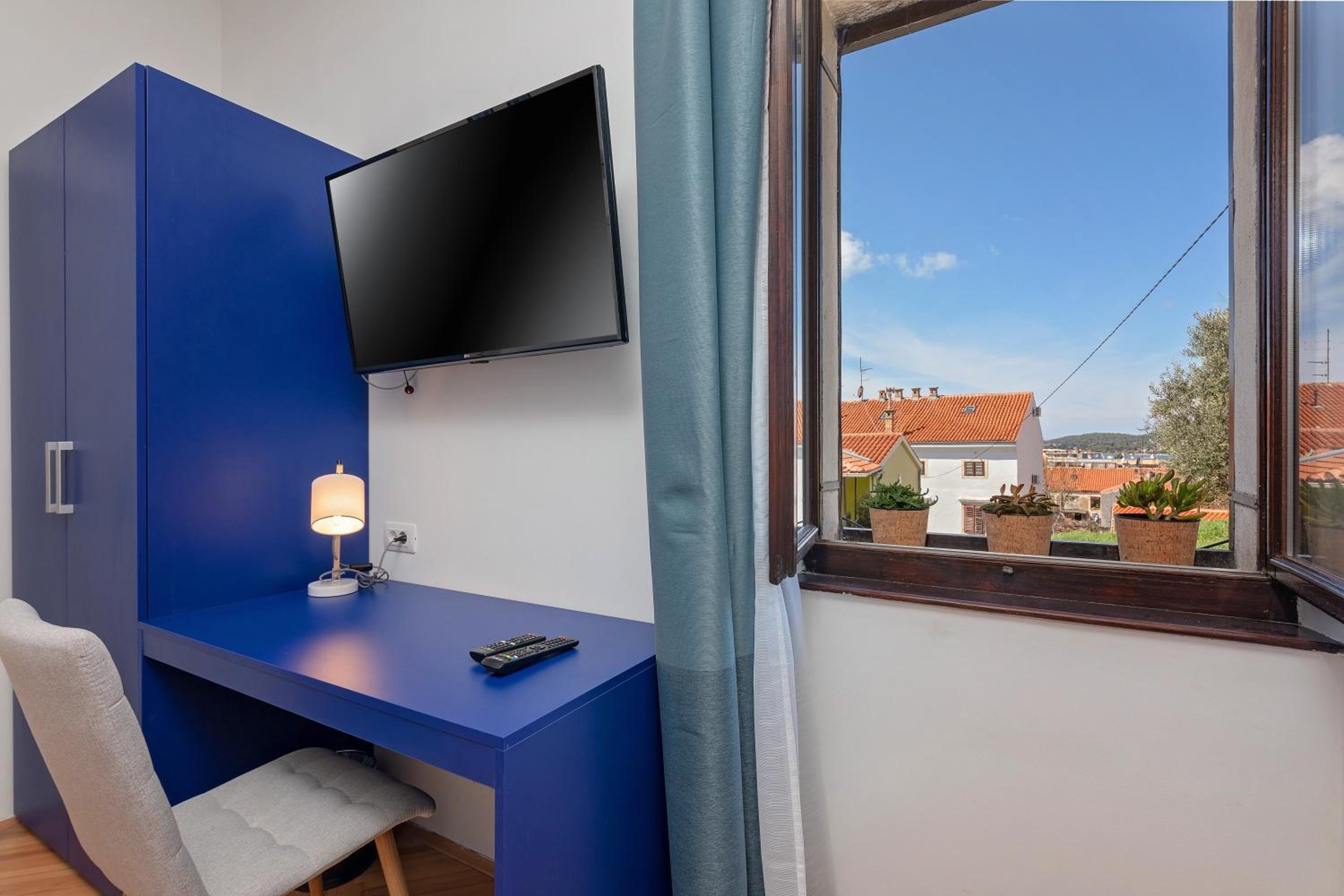 One-Bedroom Apartment - Photo 11