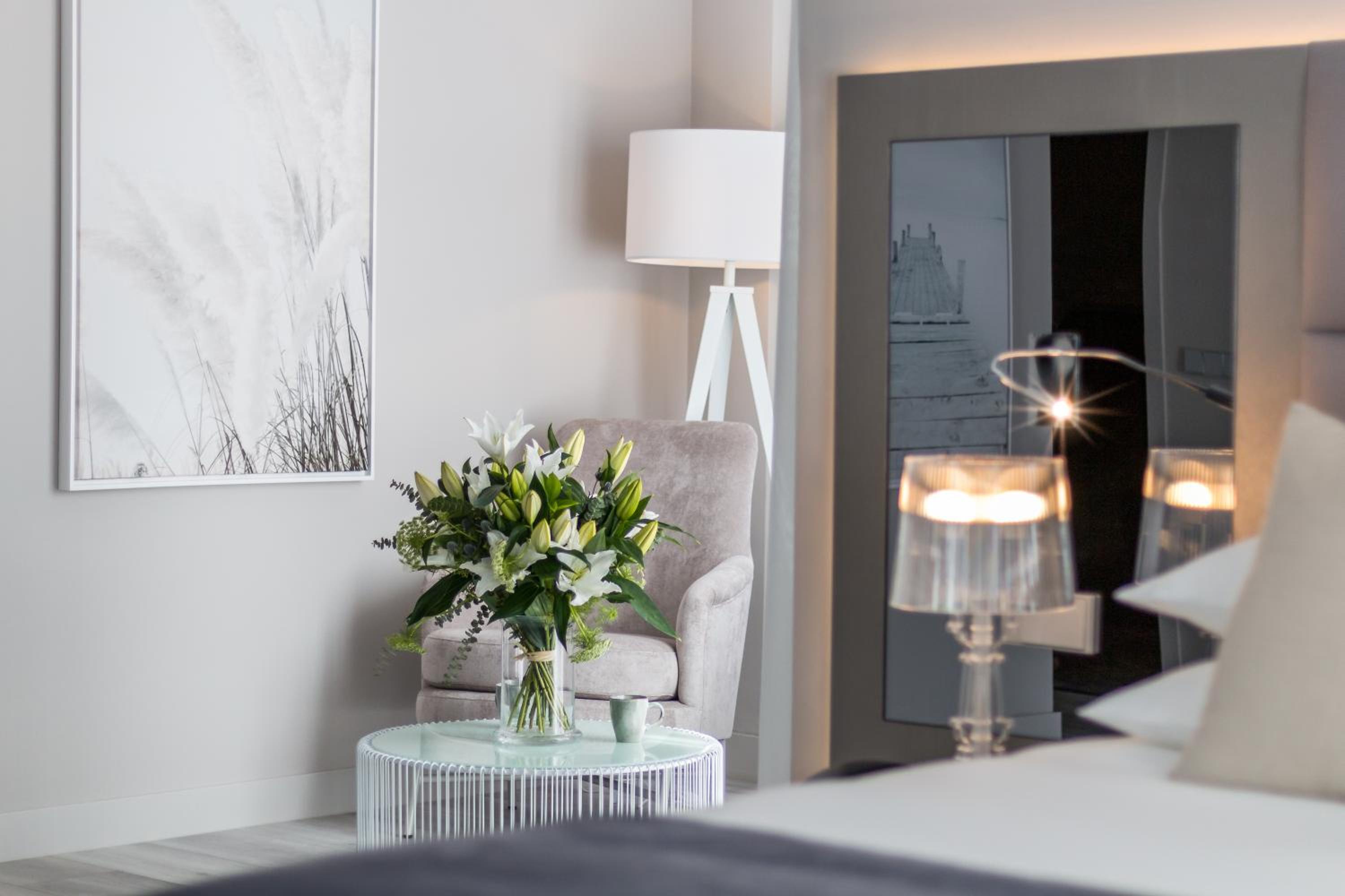 Executive Suite - Photo 8