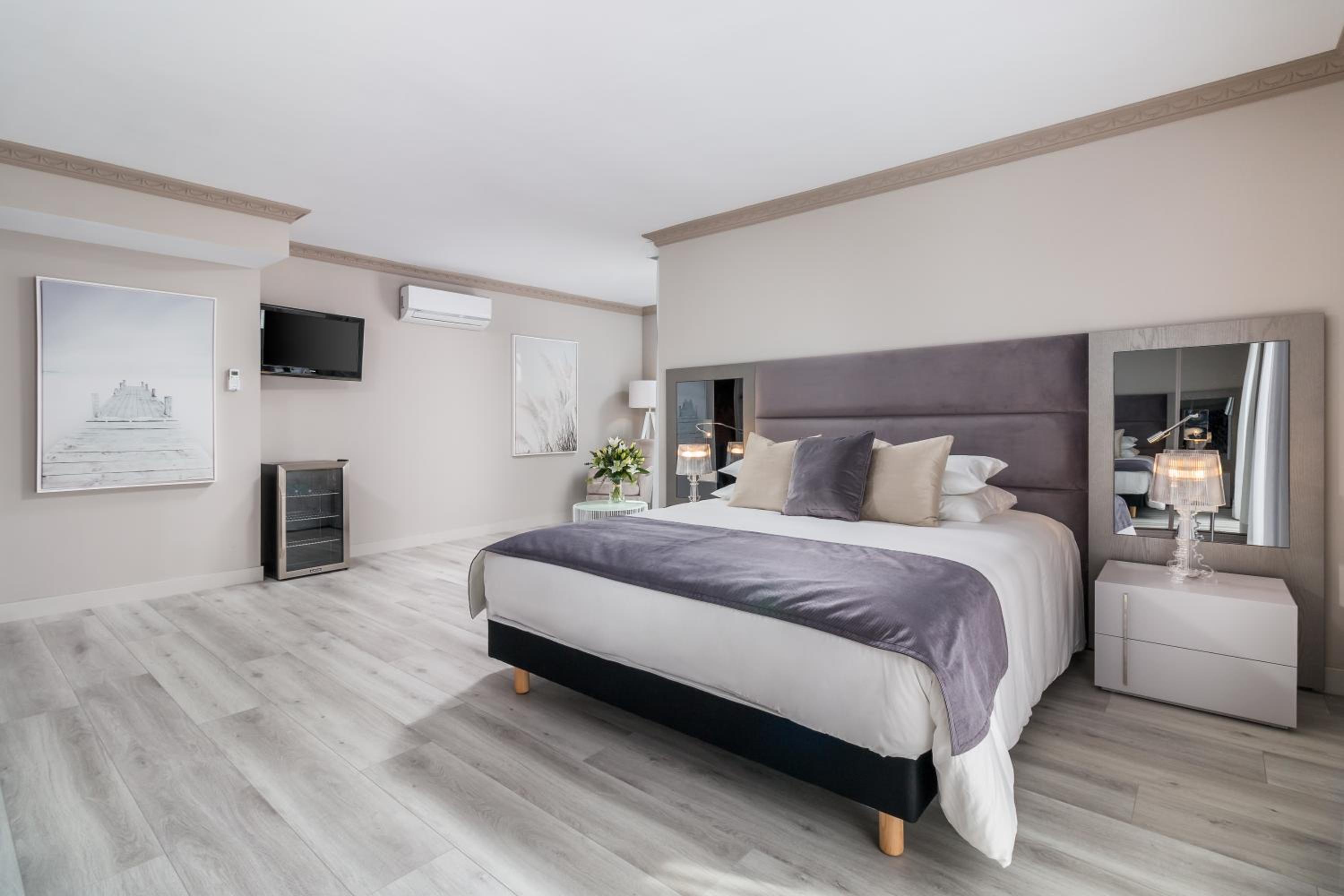 Executive Suite - Photo 4