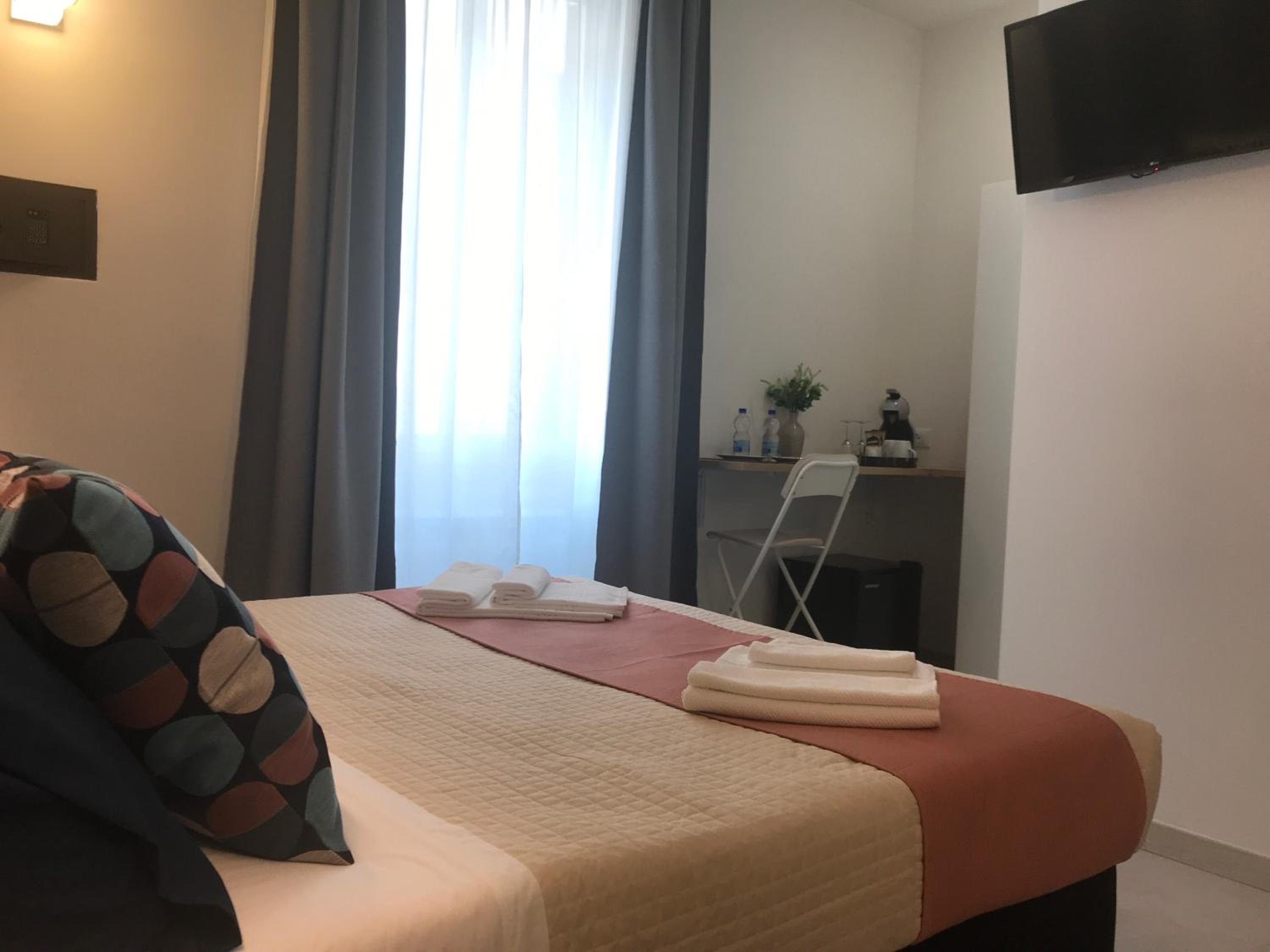 Double Room - Photo 6