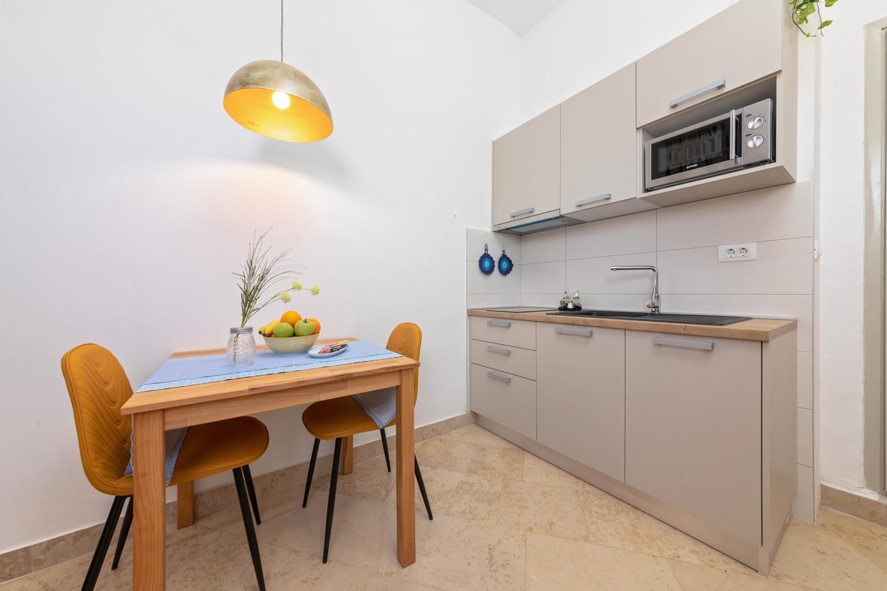 One-Bedroom Apartment - Photo 14