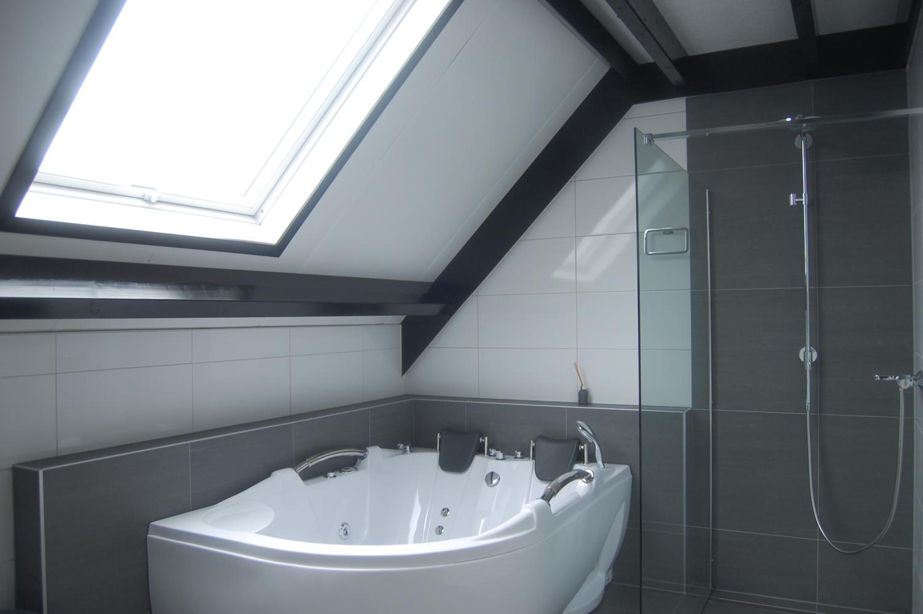 Double Room with Spa Bath photo 2