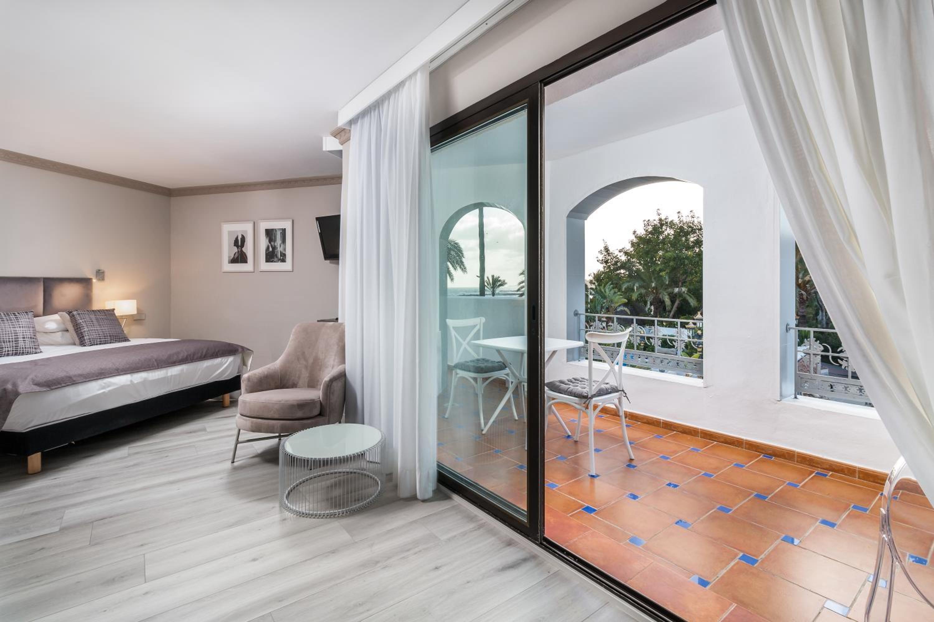 Deluxe Double Room with Balcony and Sea View - Photo 4