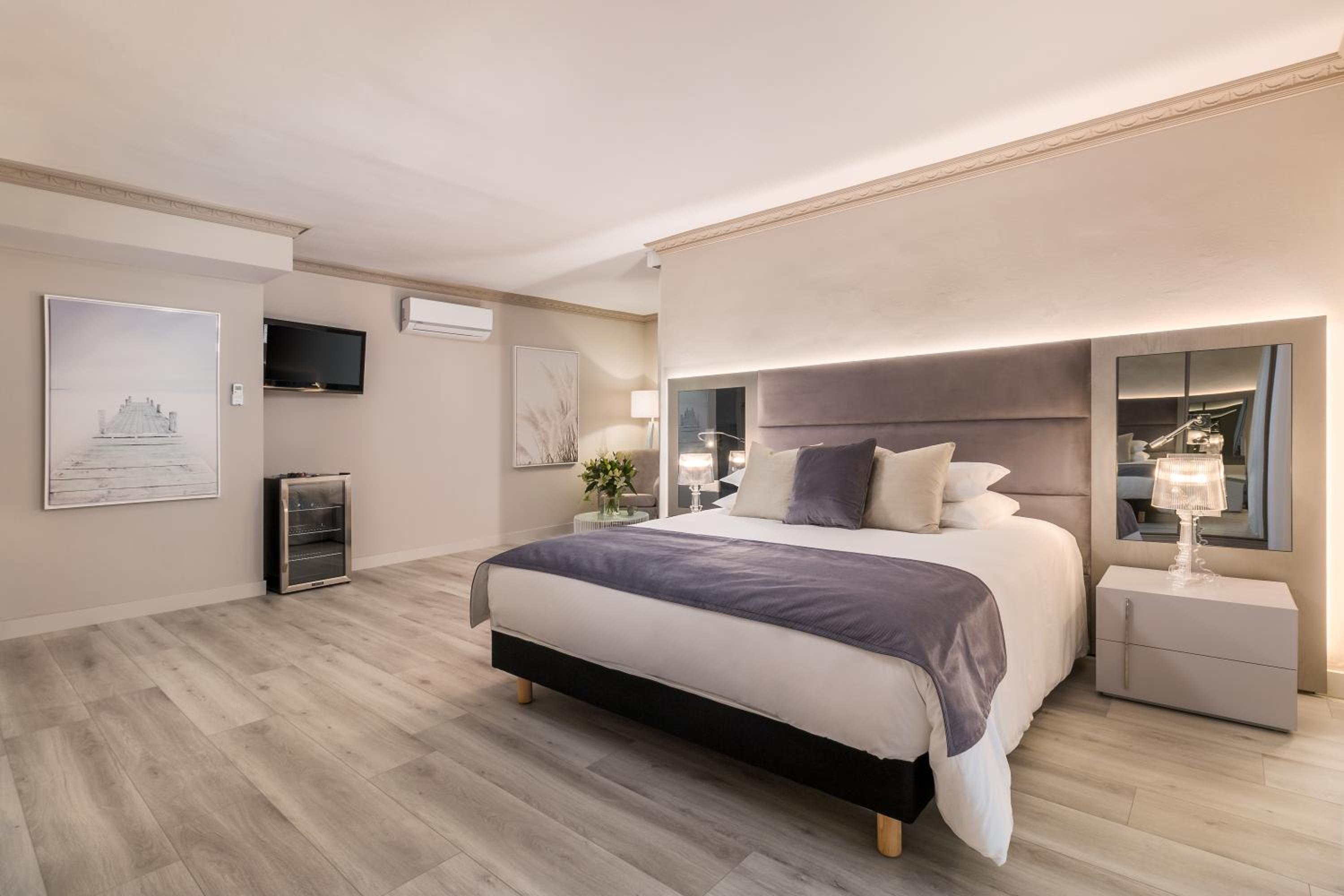 Executive Suite - Photo 14