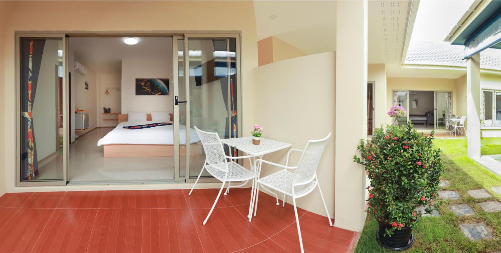 Apartment with Balcony - Photo 8