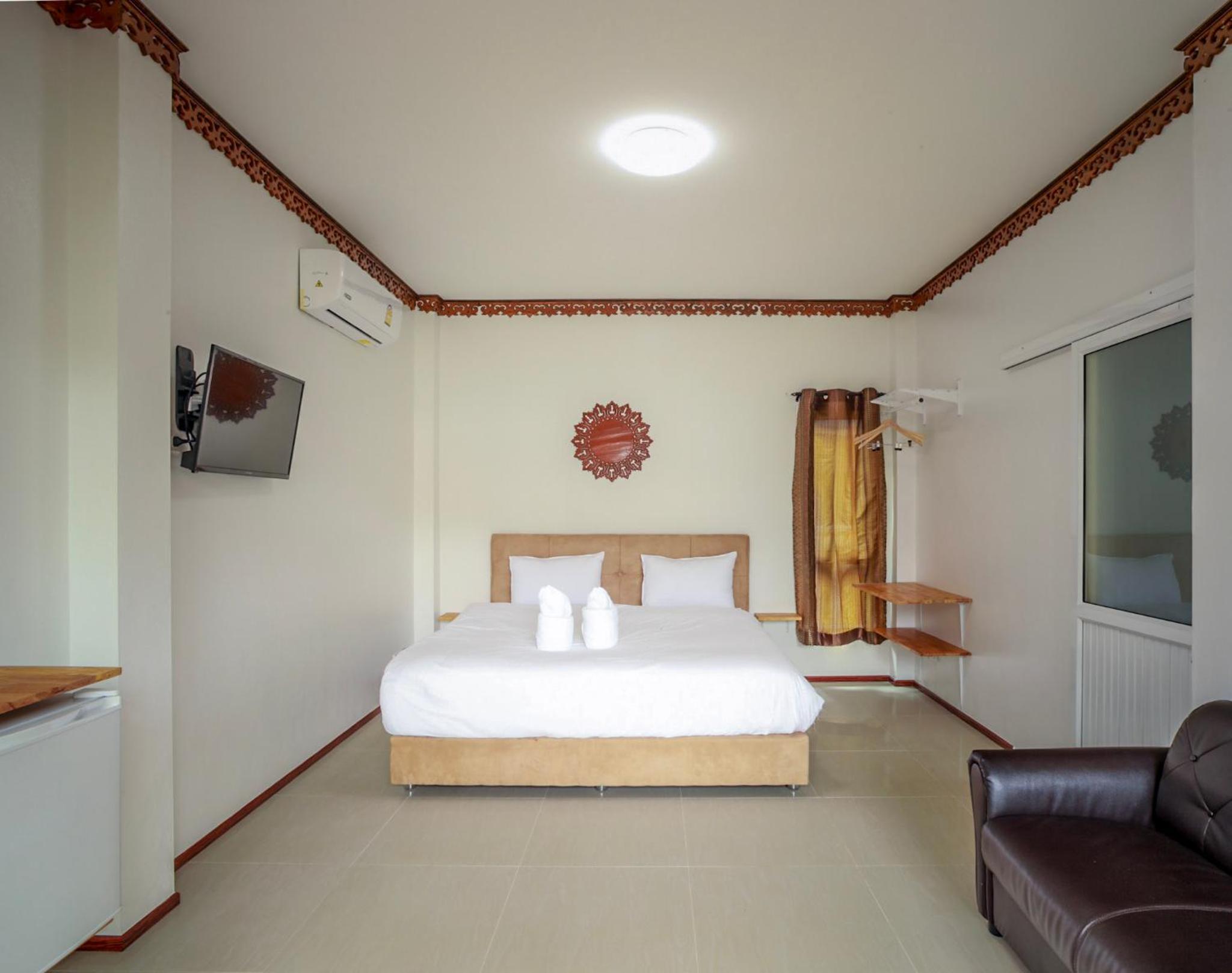 Apartment with Terrace - Photo 9