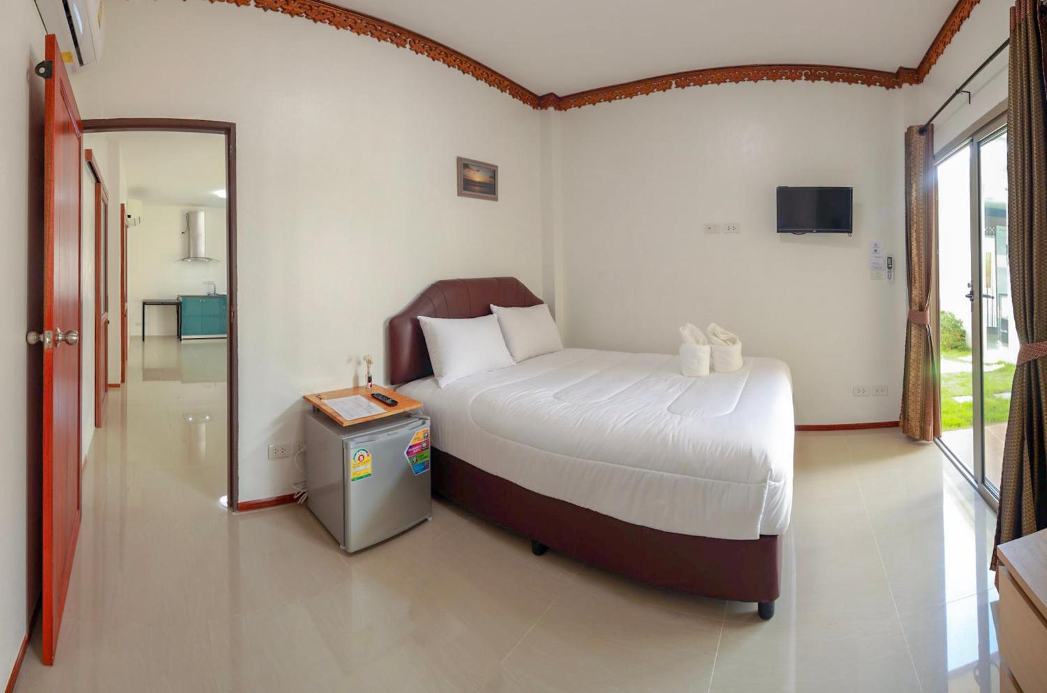 Apartment with Terrace - Photo 2