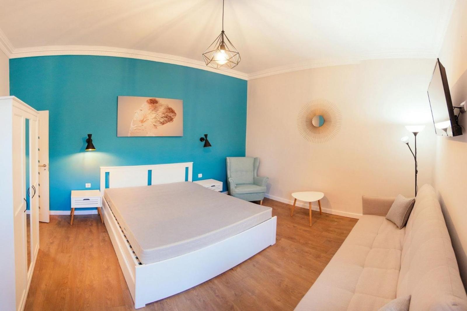 One-Bedroom Apartment - Photo 2