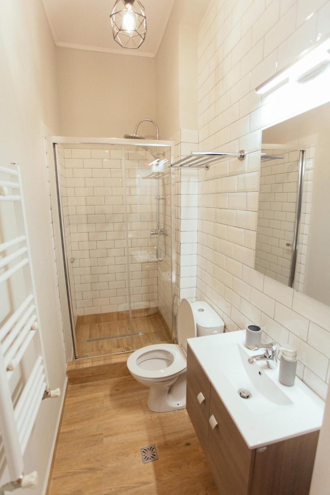One-Bedroom Apartment - Photo 4