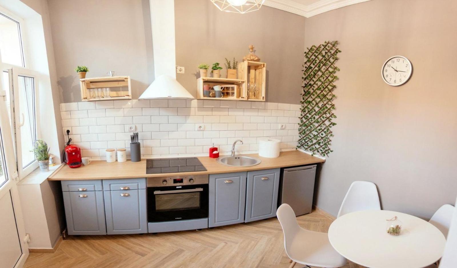 One-Bedroom Apartment - Photo 6