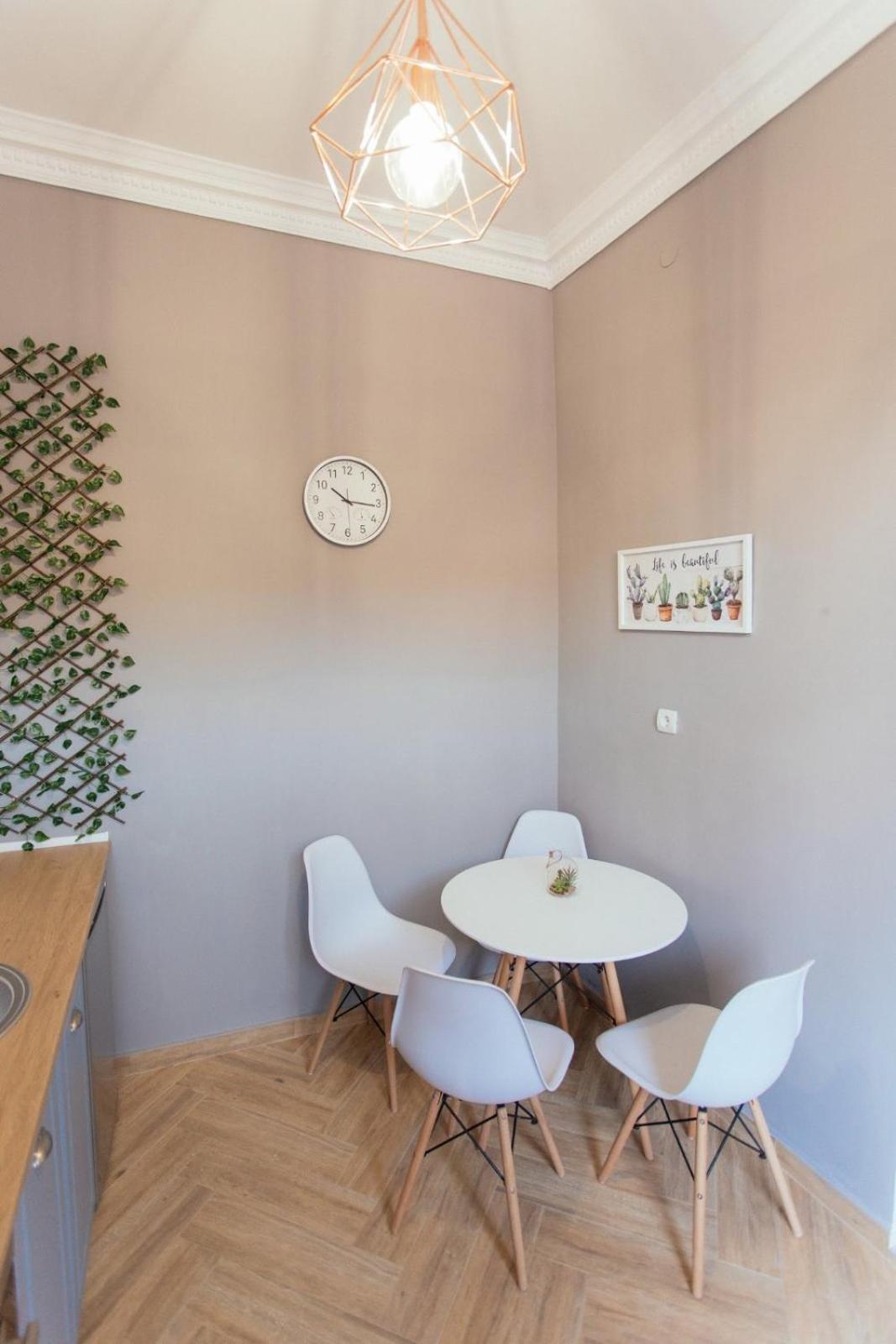 One-Bedroom Apartment - Photo 7