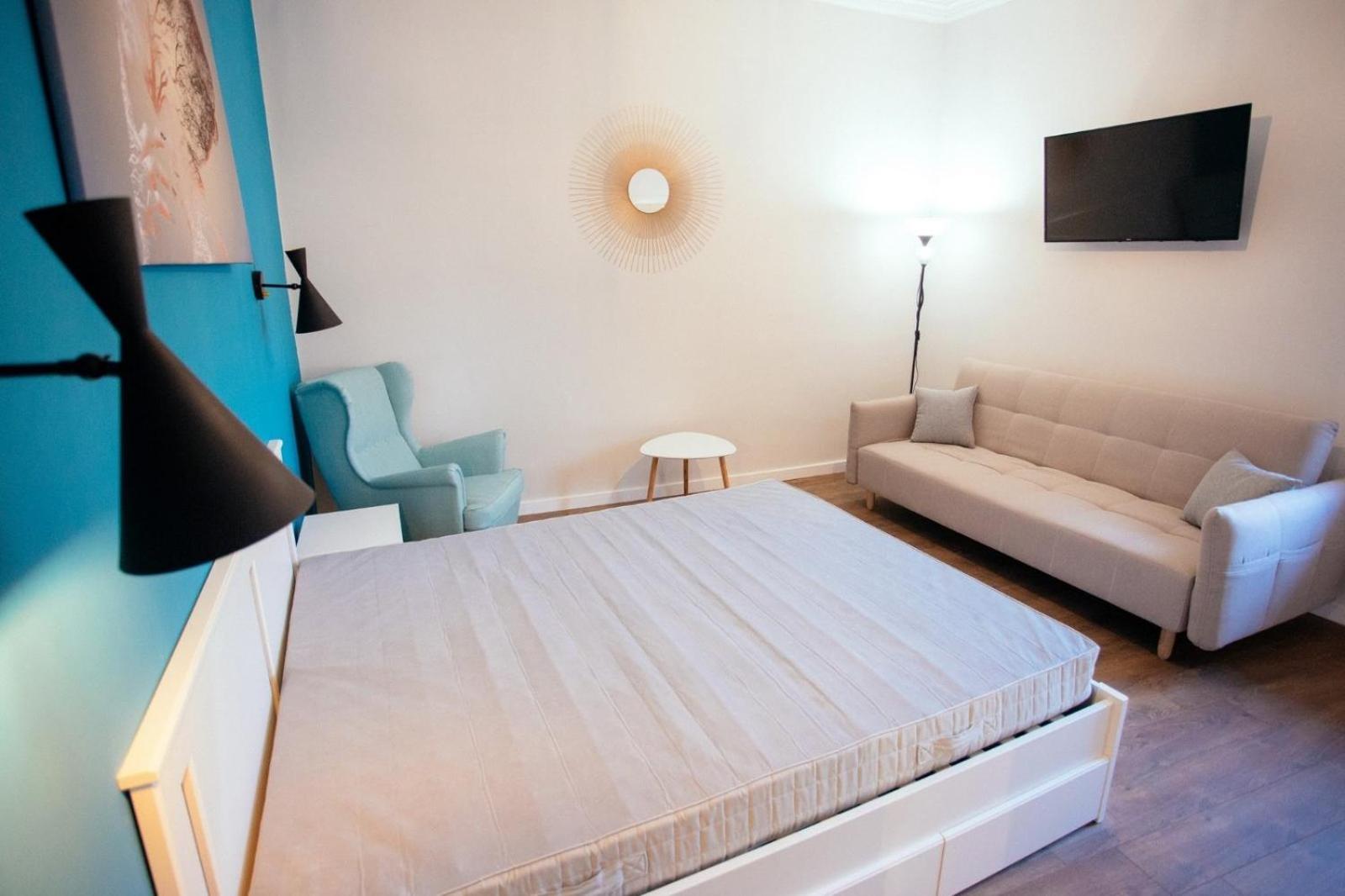 One-Bedroom Apartment - Photo 3