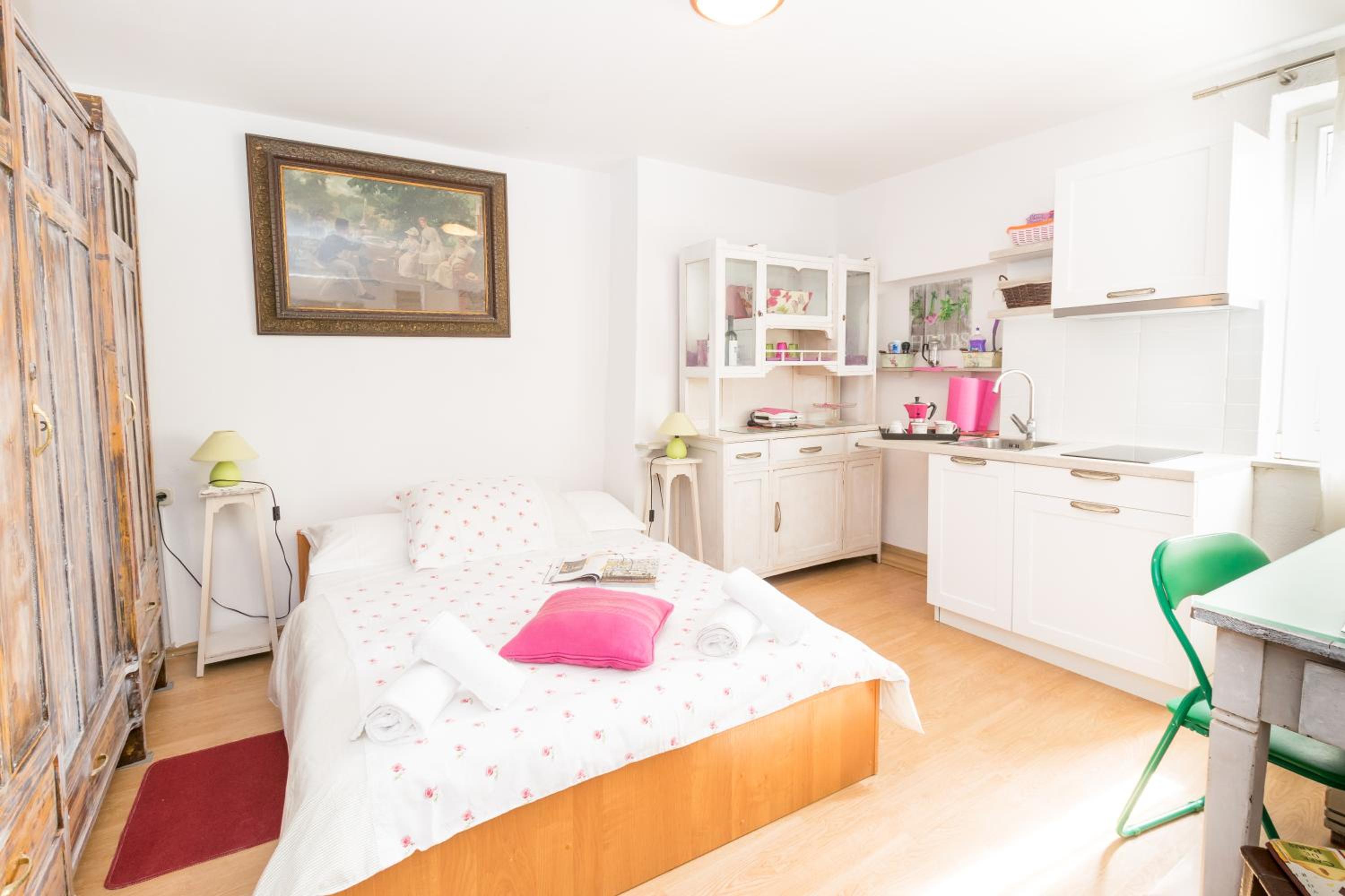 Studio Apartment