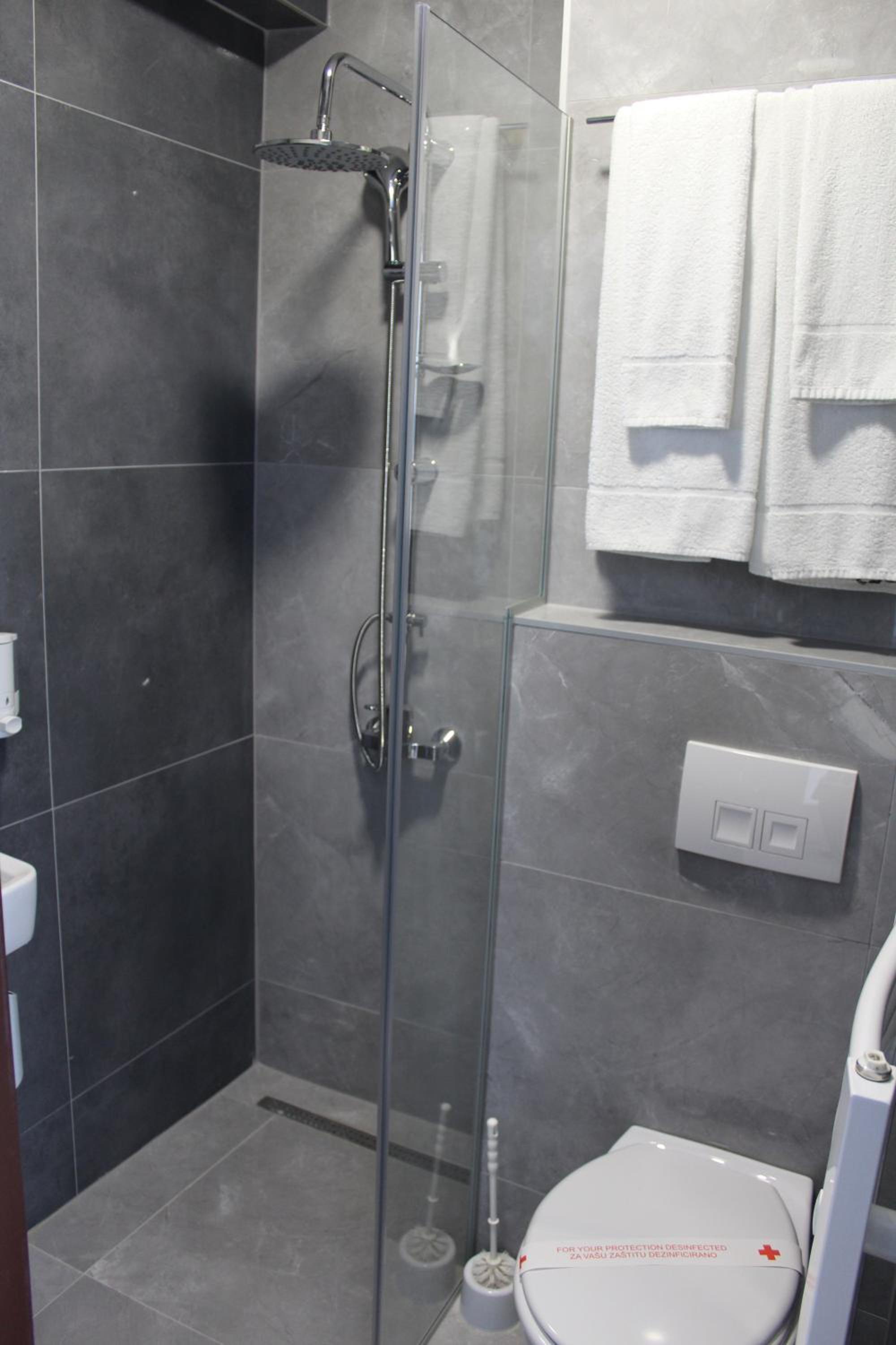 Deluxe Double or Twin Room - Photo 2